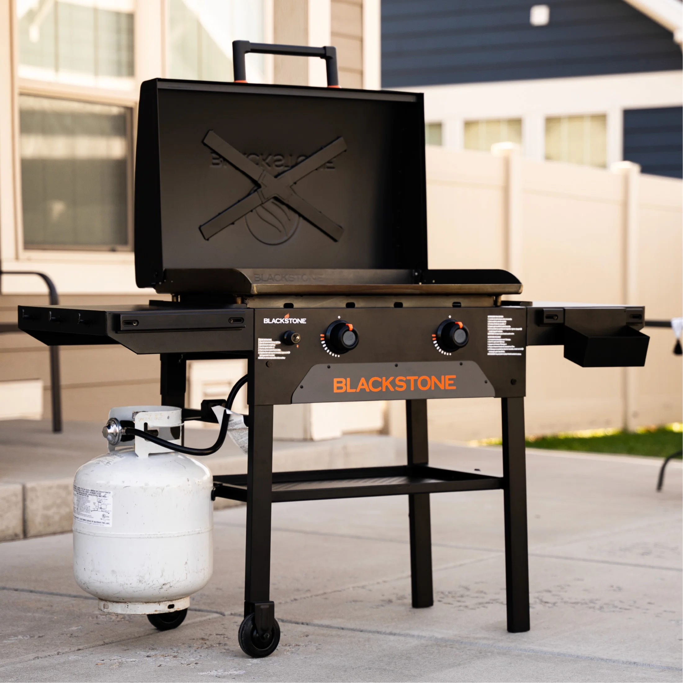 Blackstone Original 28” Omnivore Griddle with X-Braced Hood and Dual Side Shelves with Blackstone Accessory Rail System