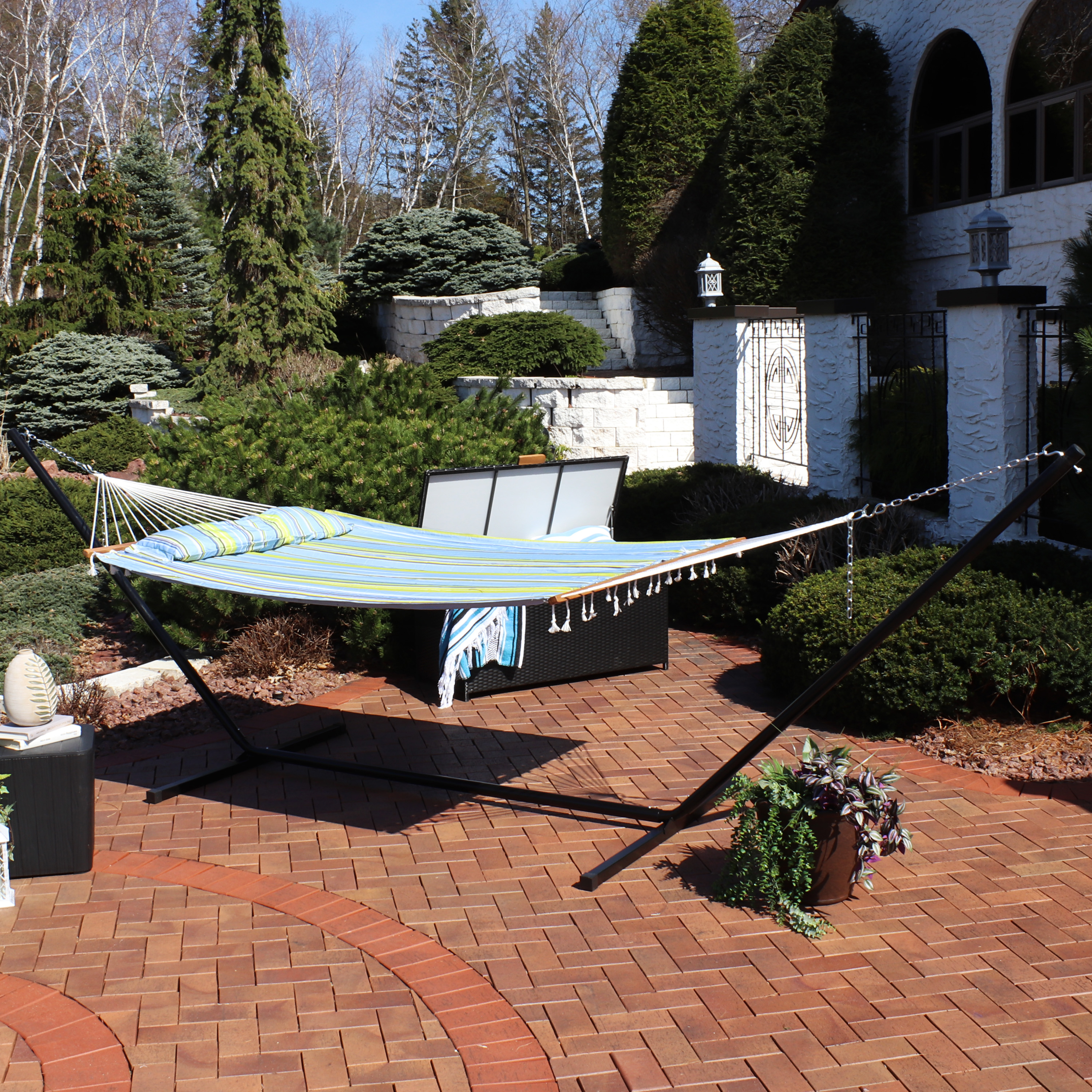 Sunnydaze 2-Person Freestanding Quilted Fabric Hammock with 15' Stand - Blue and Green
