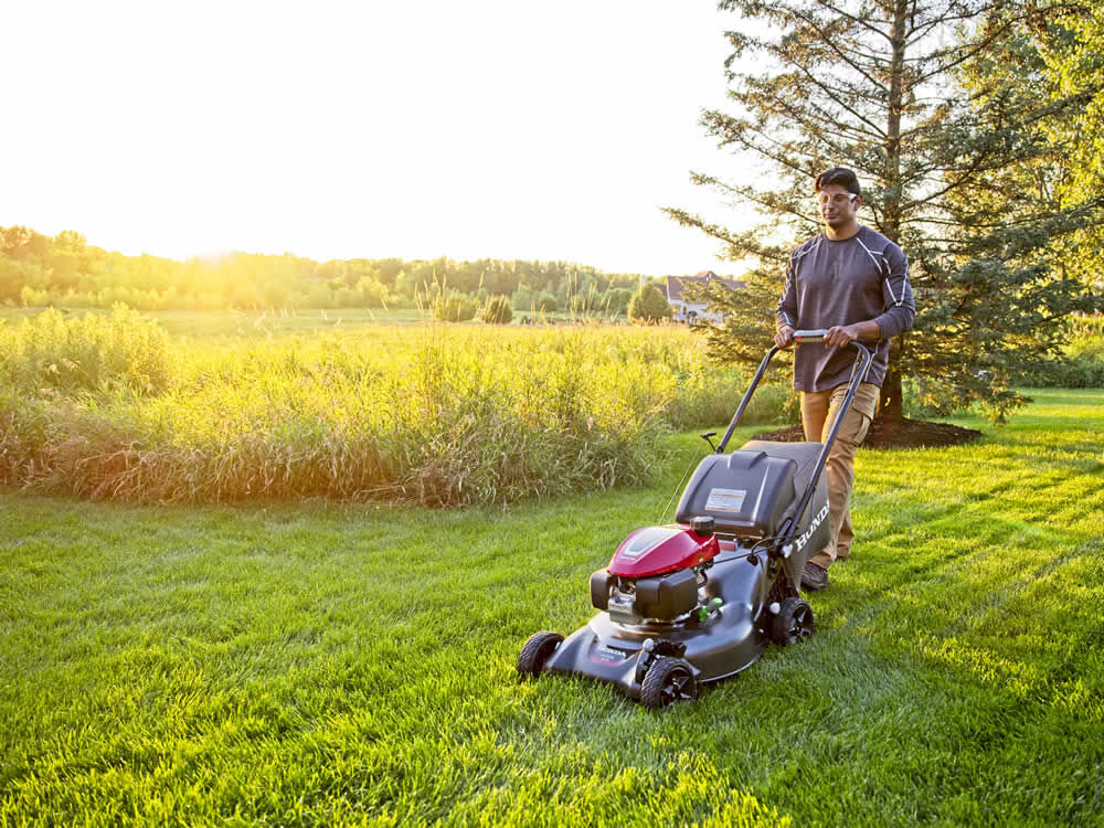 21 In. Steel Deck Self Propelled 3-in-1 Lawn Mower with GCV170 Engine Auto Choke and Smart Drive HRN216VKA from