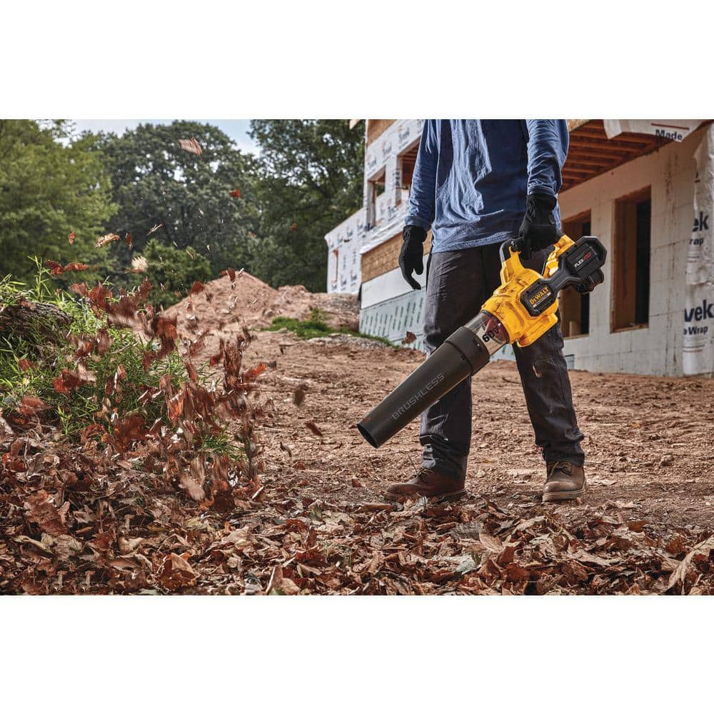 3100 PSI at 2.3 GPM Cold Water Professional Gas Pressure Washer DXPW3123