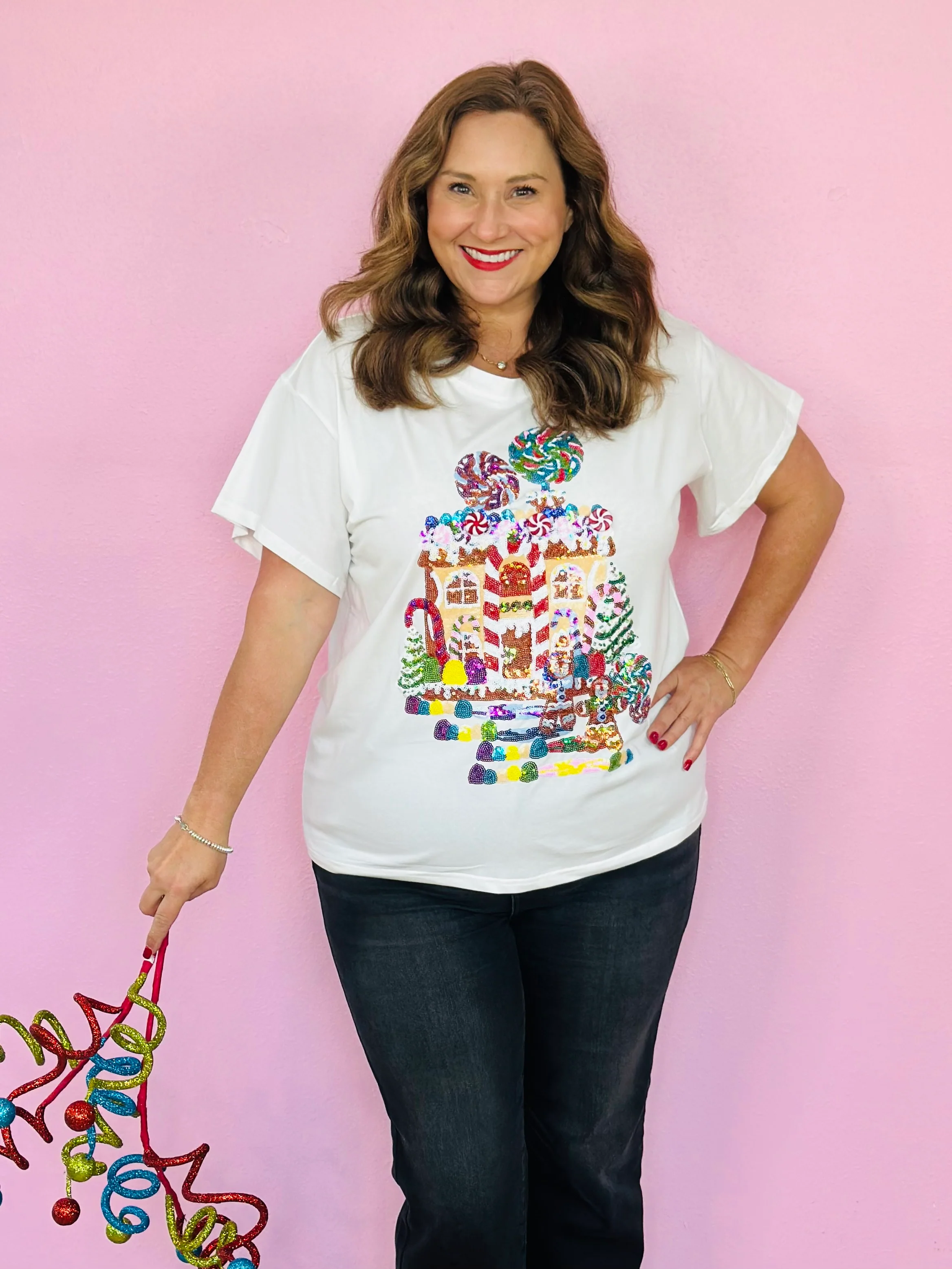 WHITE GINGERBREAD HOUSE SCENE TEE