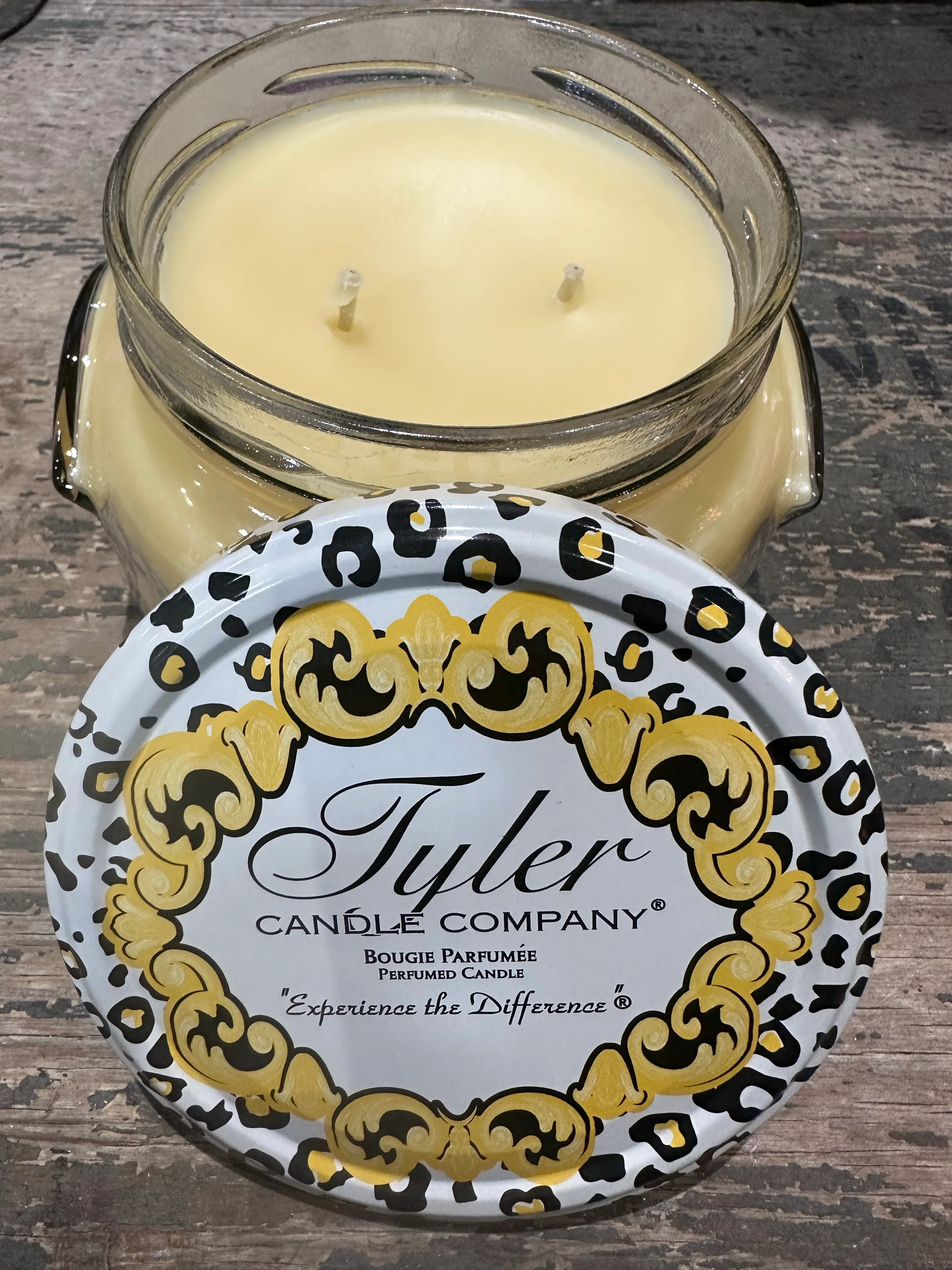 TYLER-PINEAPPLE CRUSH 22 OZ CANDLE