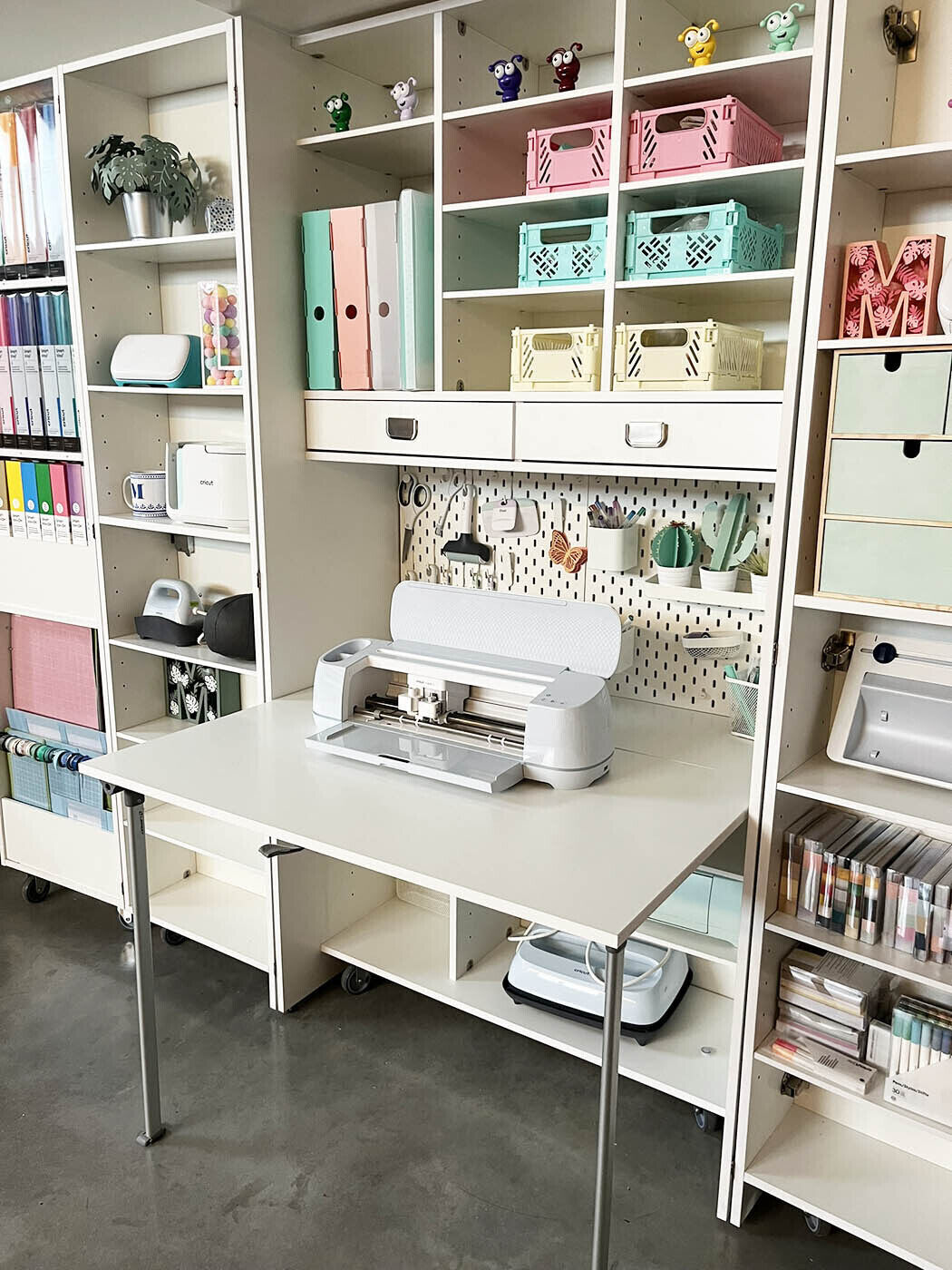 🔥Last day special offer💕Multifunctional portable wardrobe (with doors, wheels and LED lights)