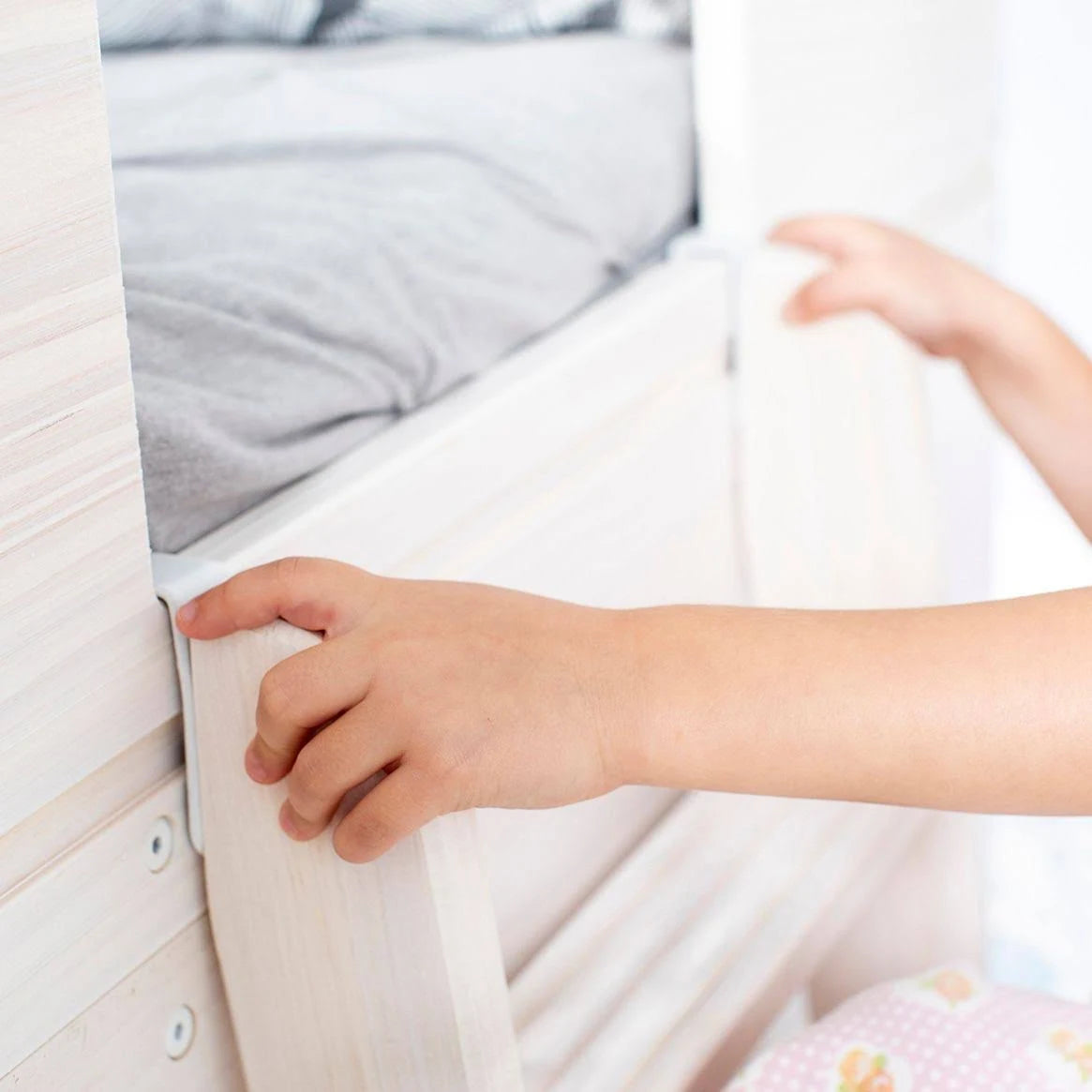 Max & Lily Modern Farmhouse Low Loft Bed, Twin Bed Frame for Kids with 1 Drawer, White Wash - MadeInUSA