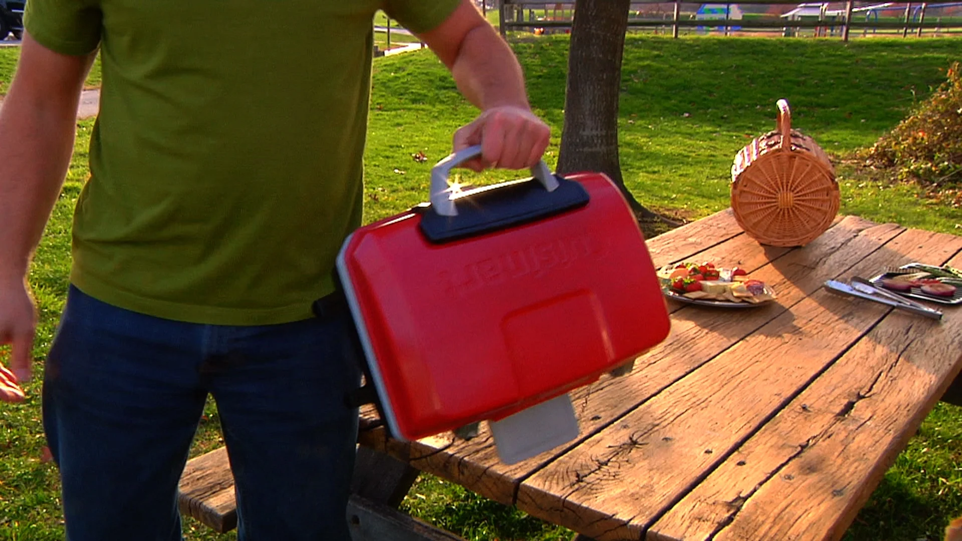 Cuisinart Petite Gourmet Portable Tabletop Gas Grill - MadeInUSA