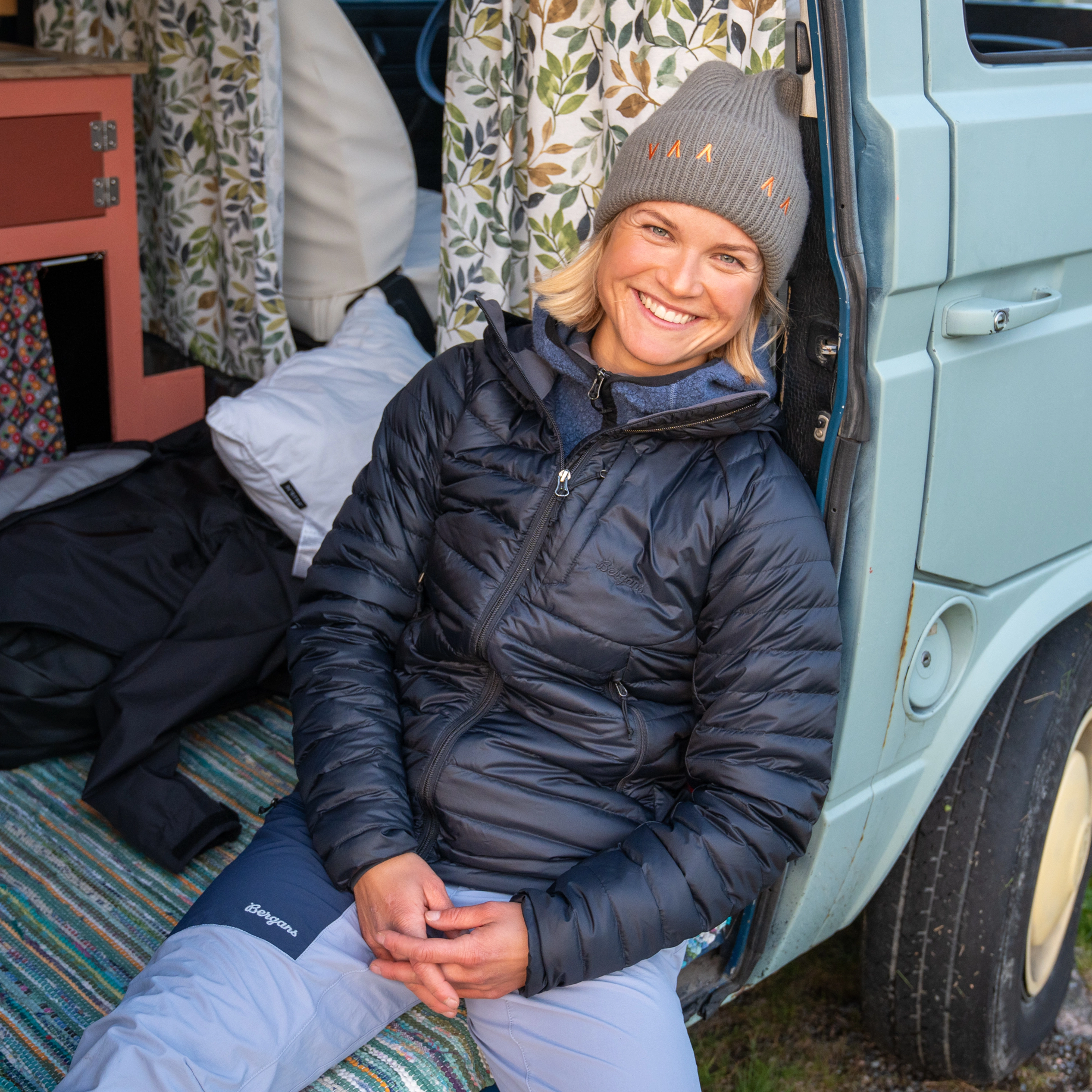 Vaagaa Light Down Jacket Hood Women