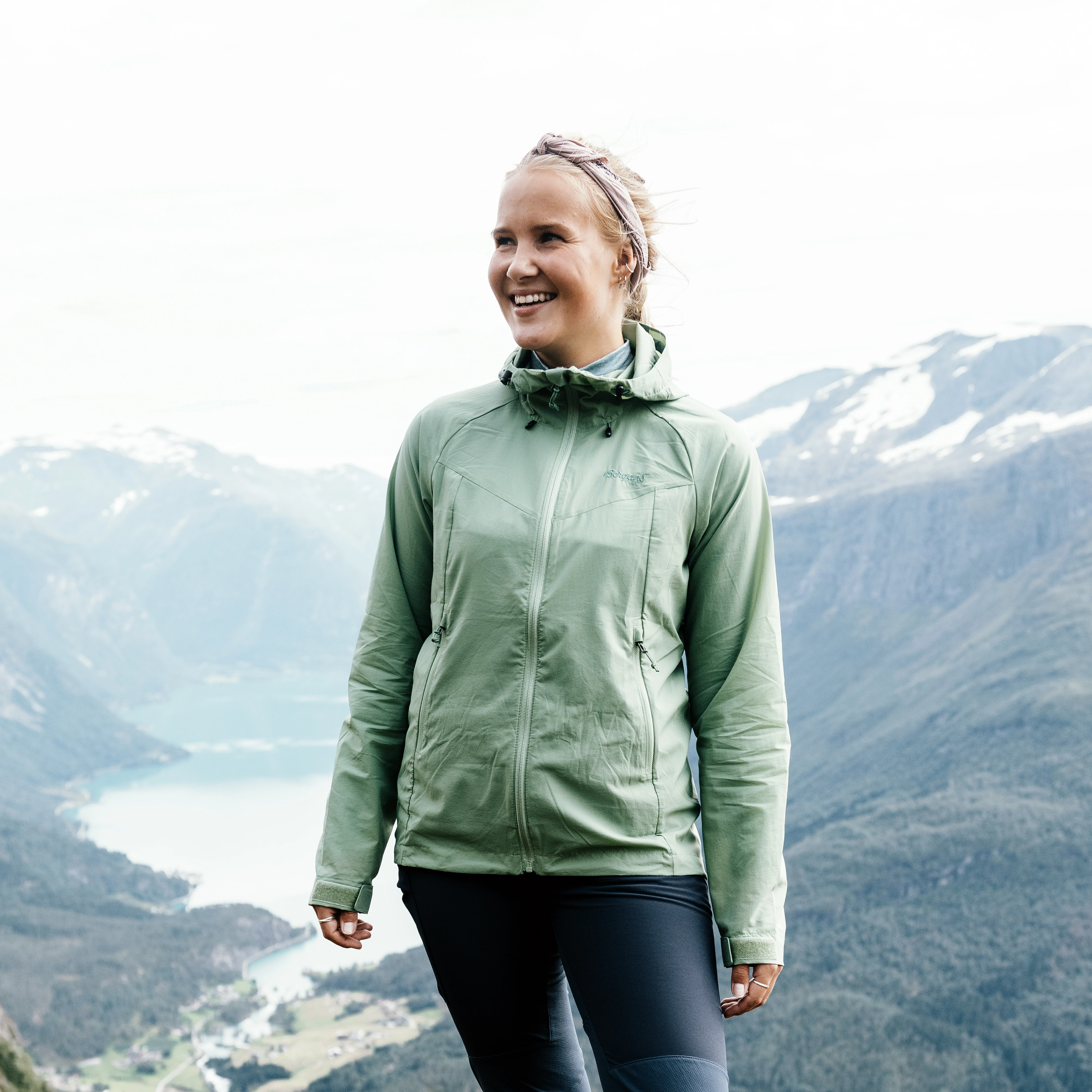 Skar Light Windbreaker Jacket Women