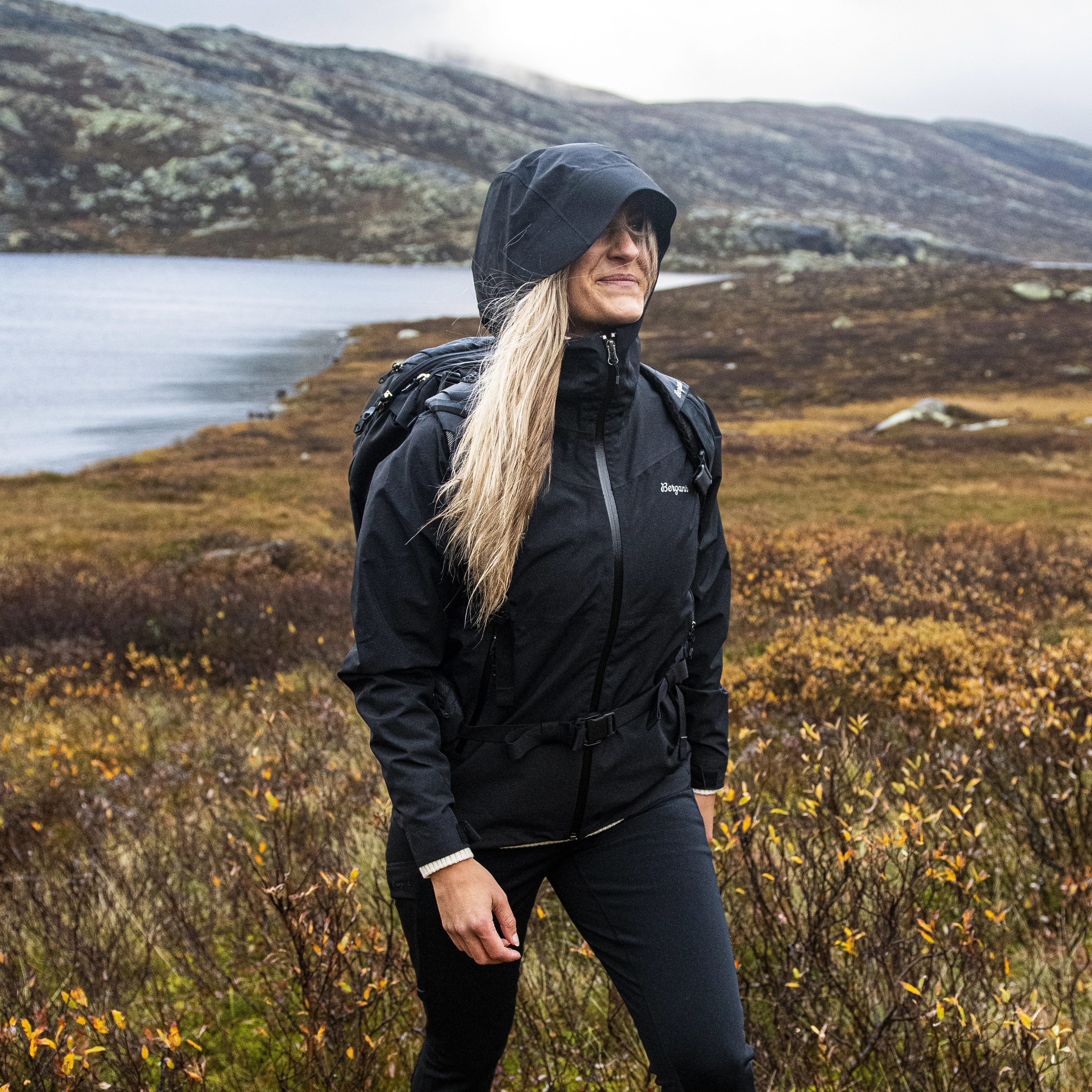 Essentials 2.5L Shell Jacket Women