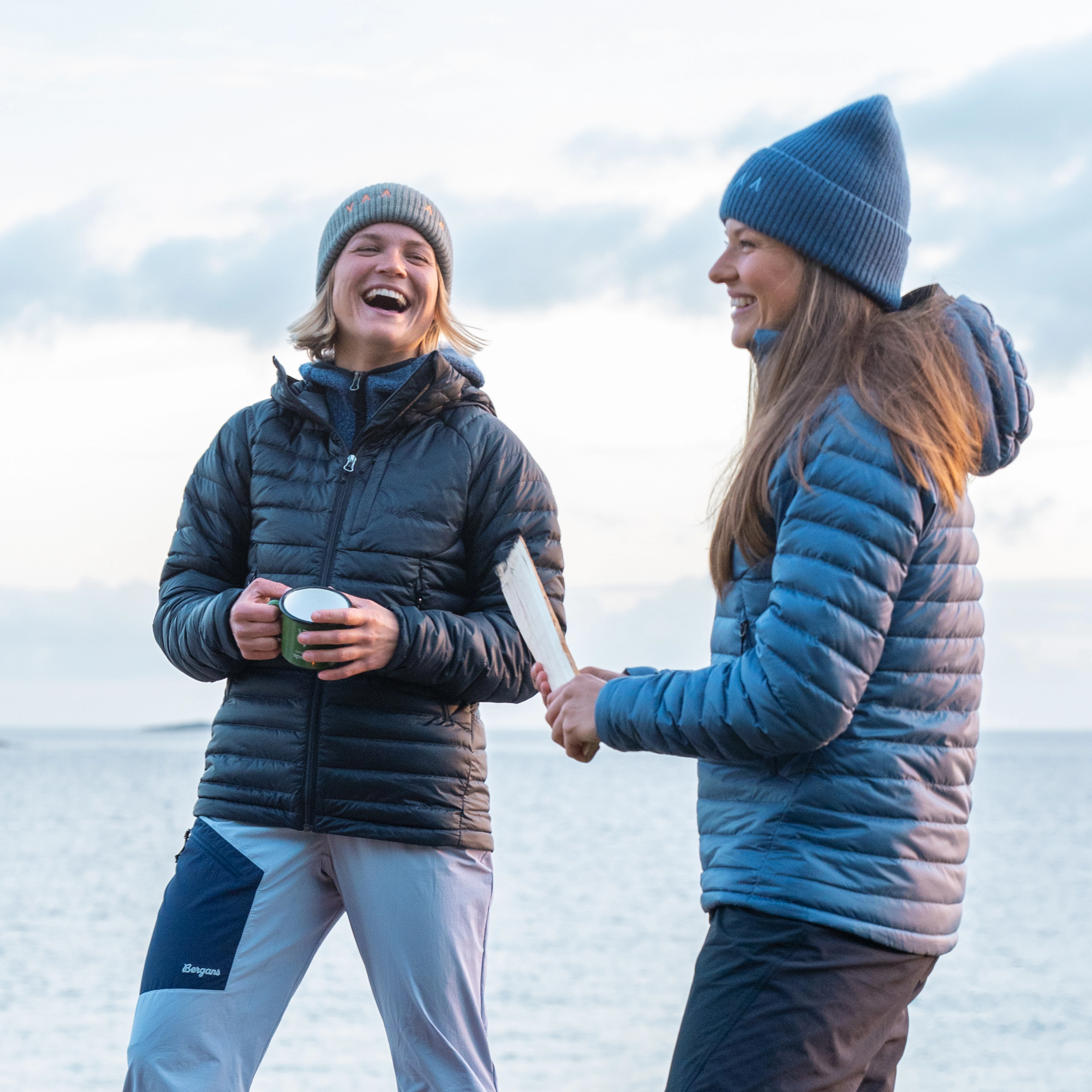 Vaagaa Light Down Jacket Hood Women