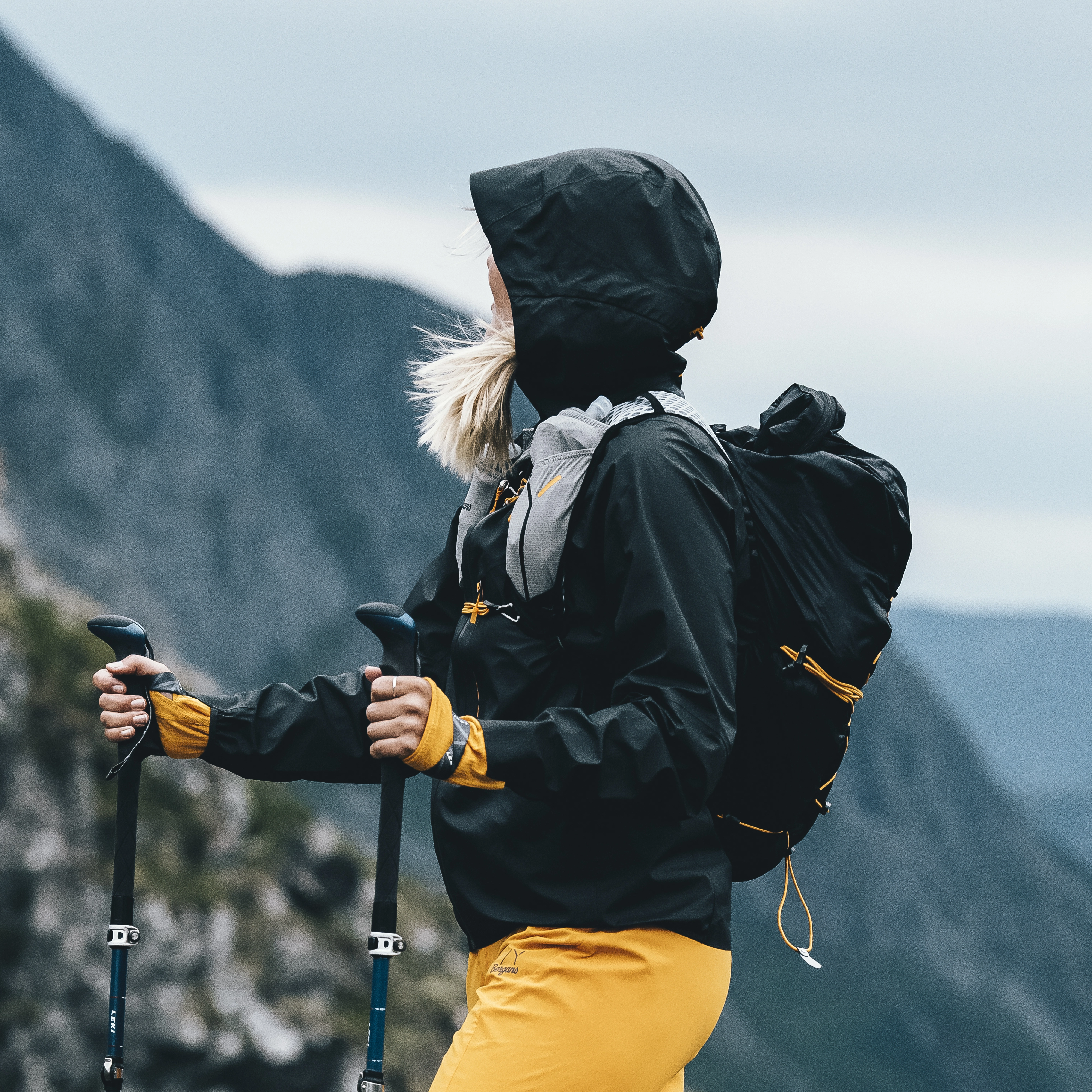 Y LightLine Weightless Down Jacket Hood Women