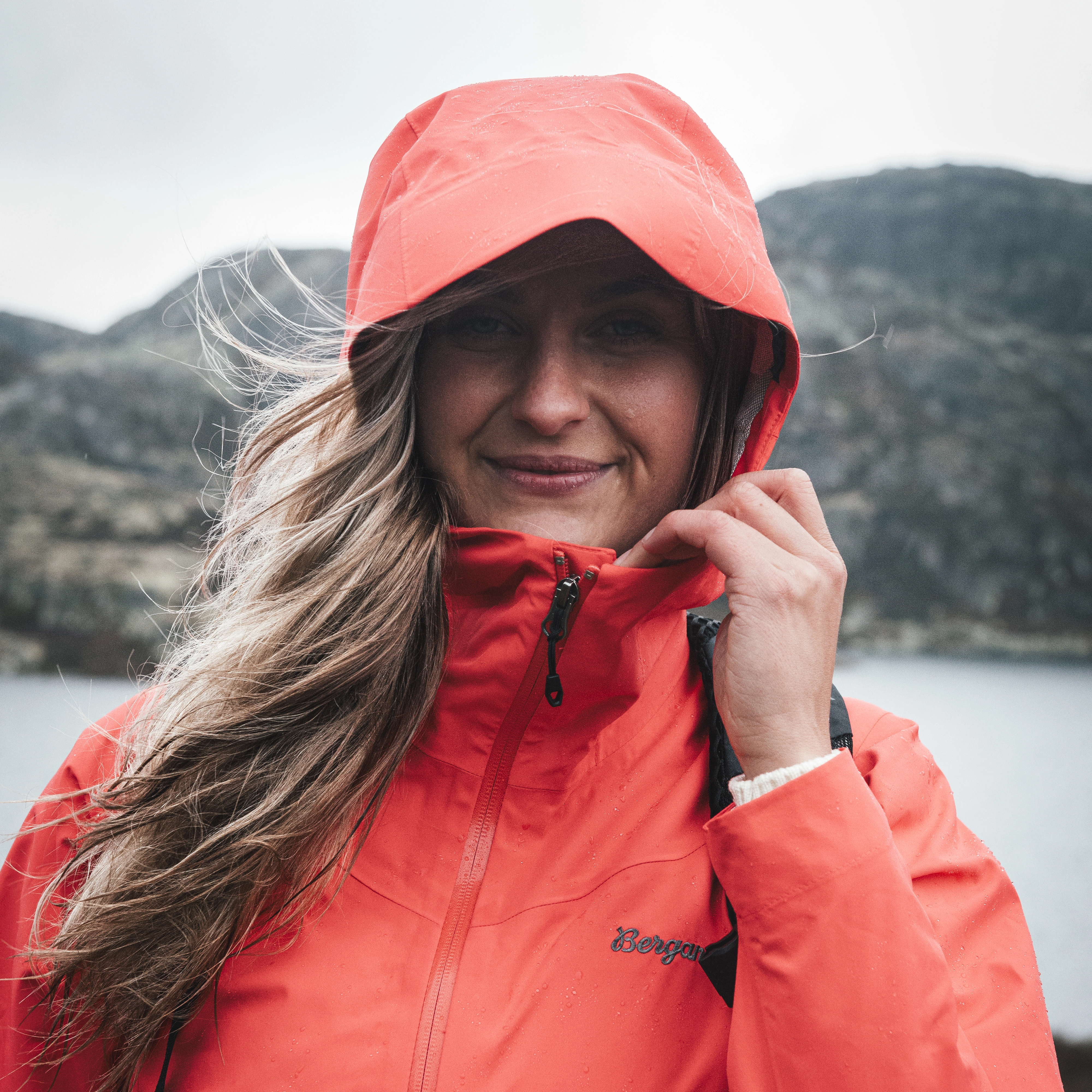 Essentials 2.5L Shell Jacket Women