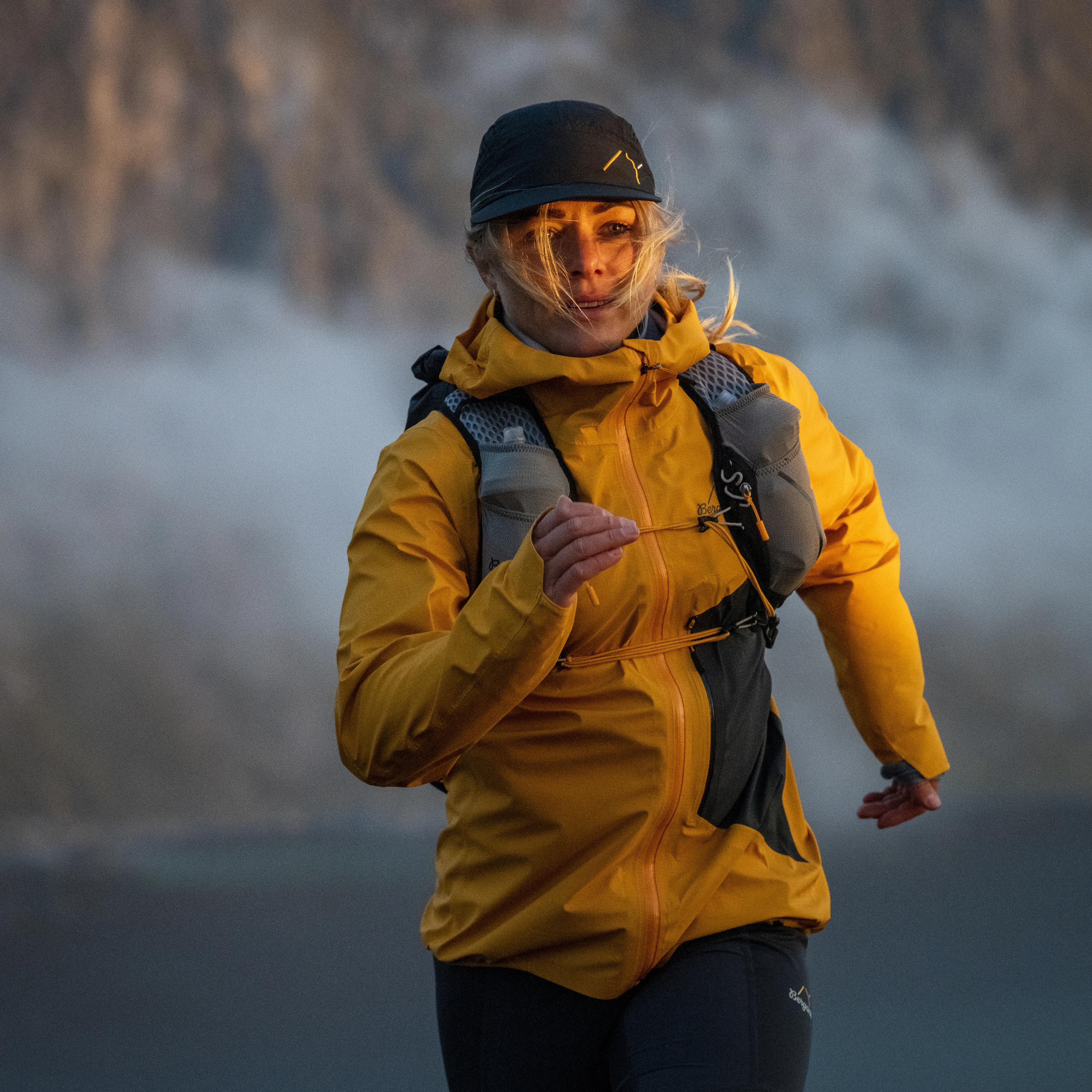 Y LightLine Weightless Down Jacket Hood Women