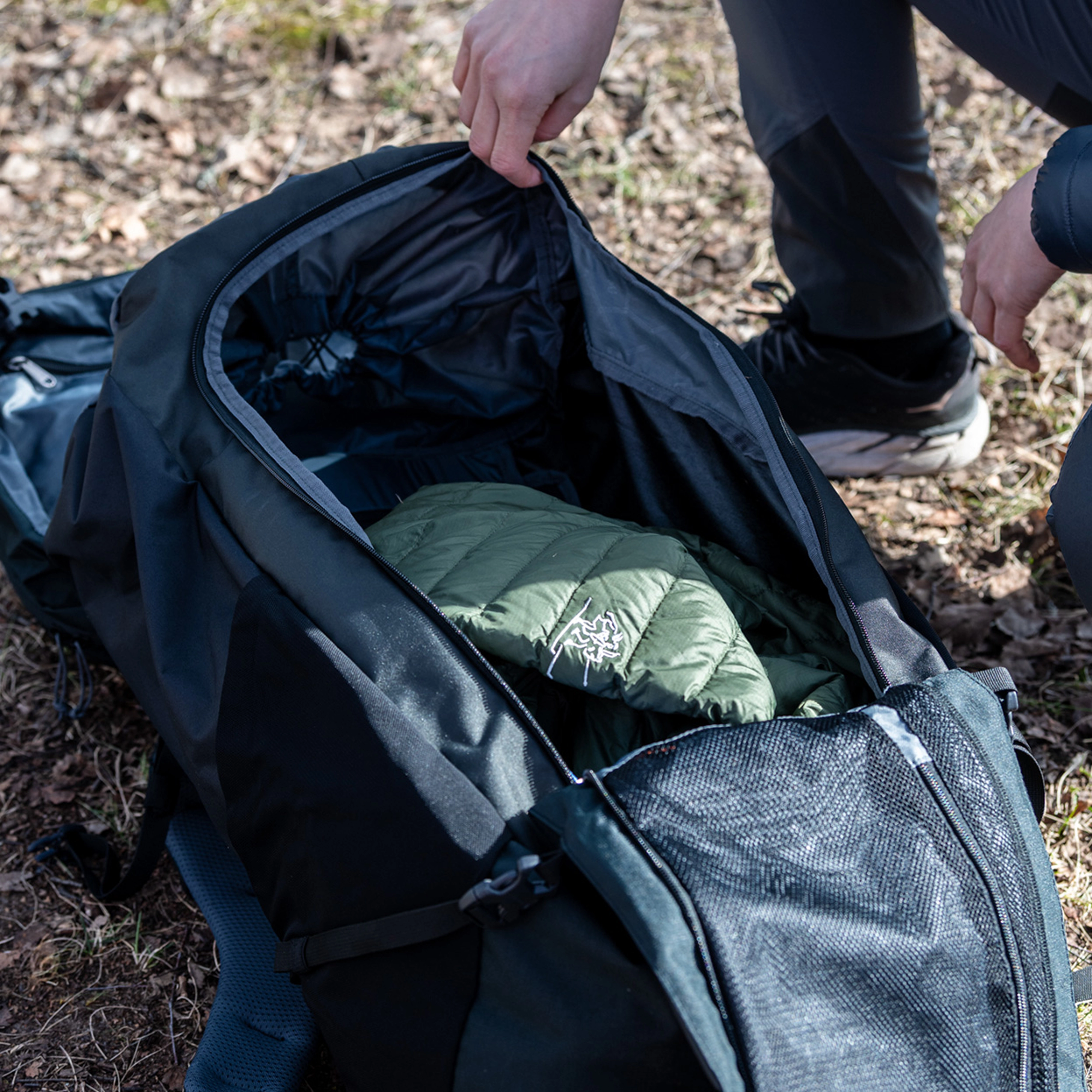 Y LightLine Weightless Down Jacket Hood Men