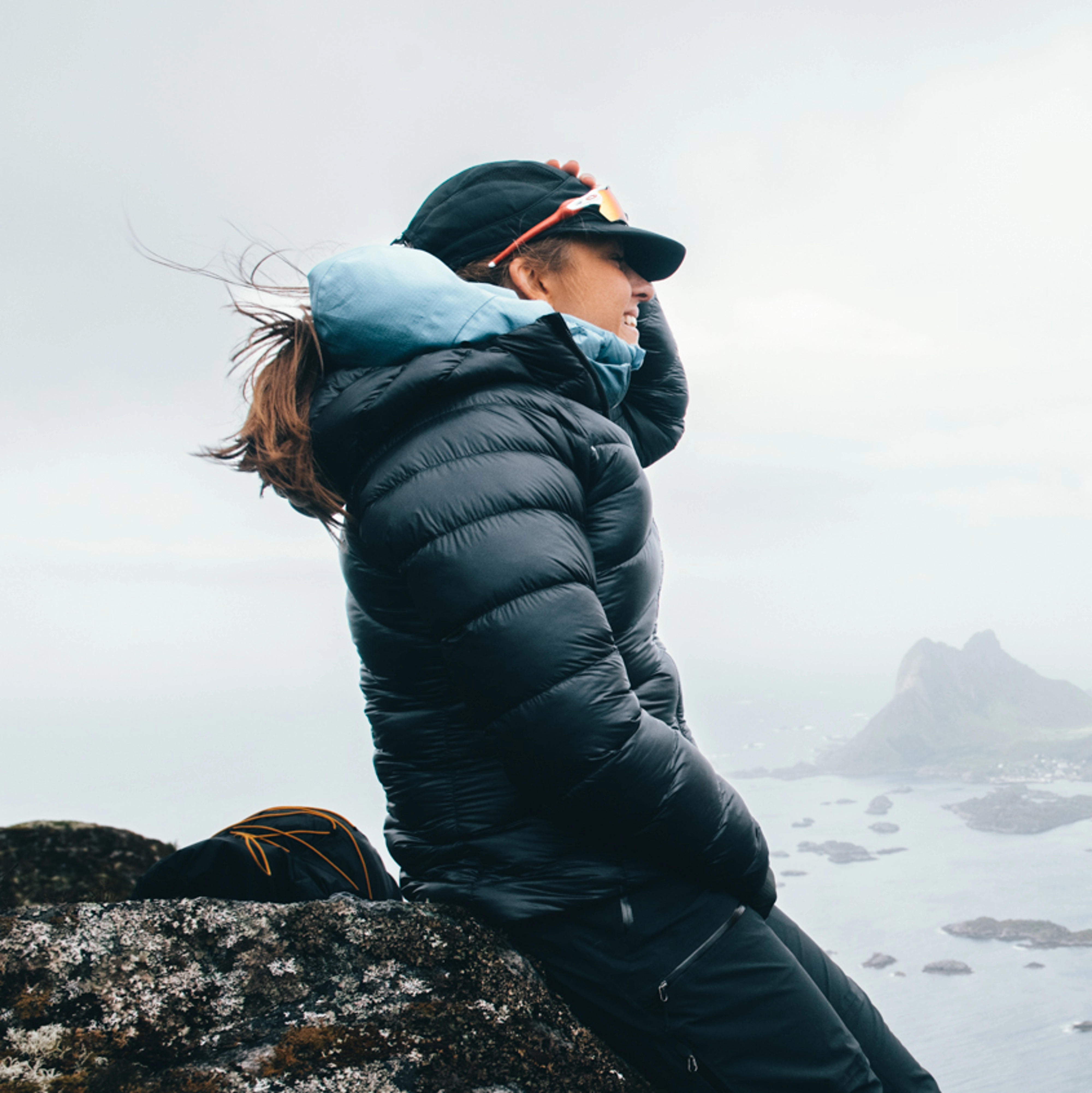 Y LightLine Weightless Down Jacket Hood Women