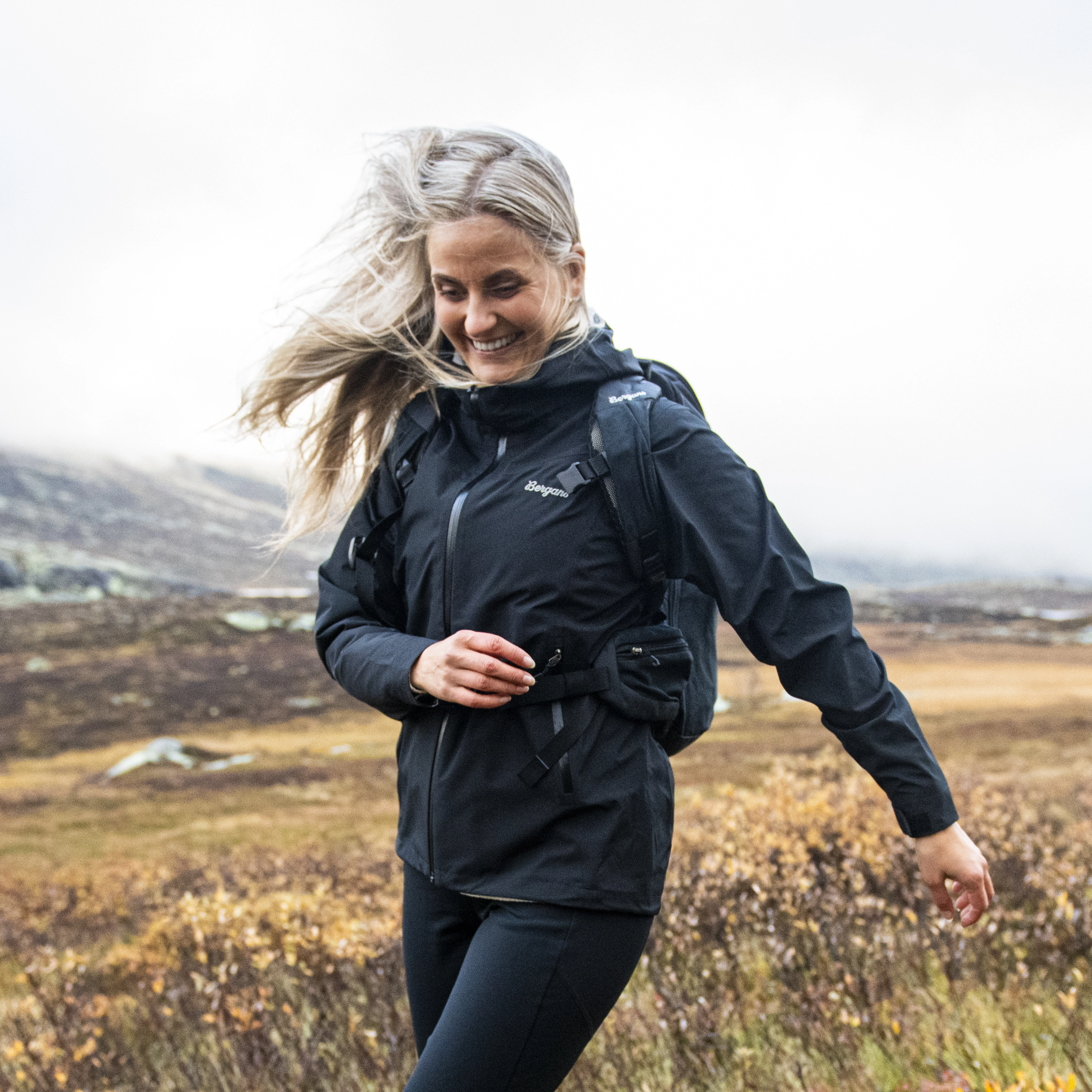 Essentials 2.5L Shell Jacket Women