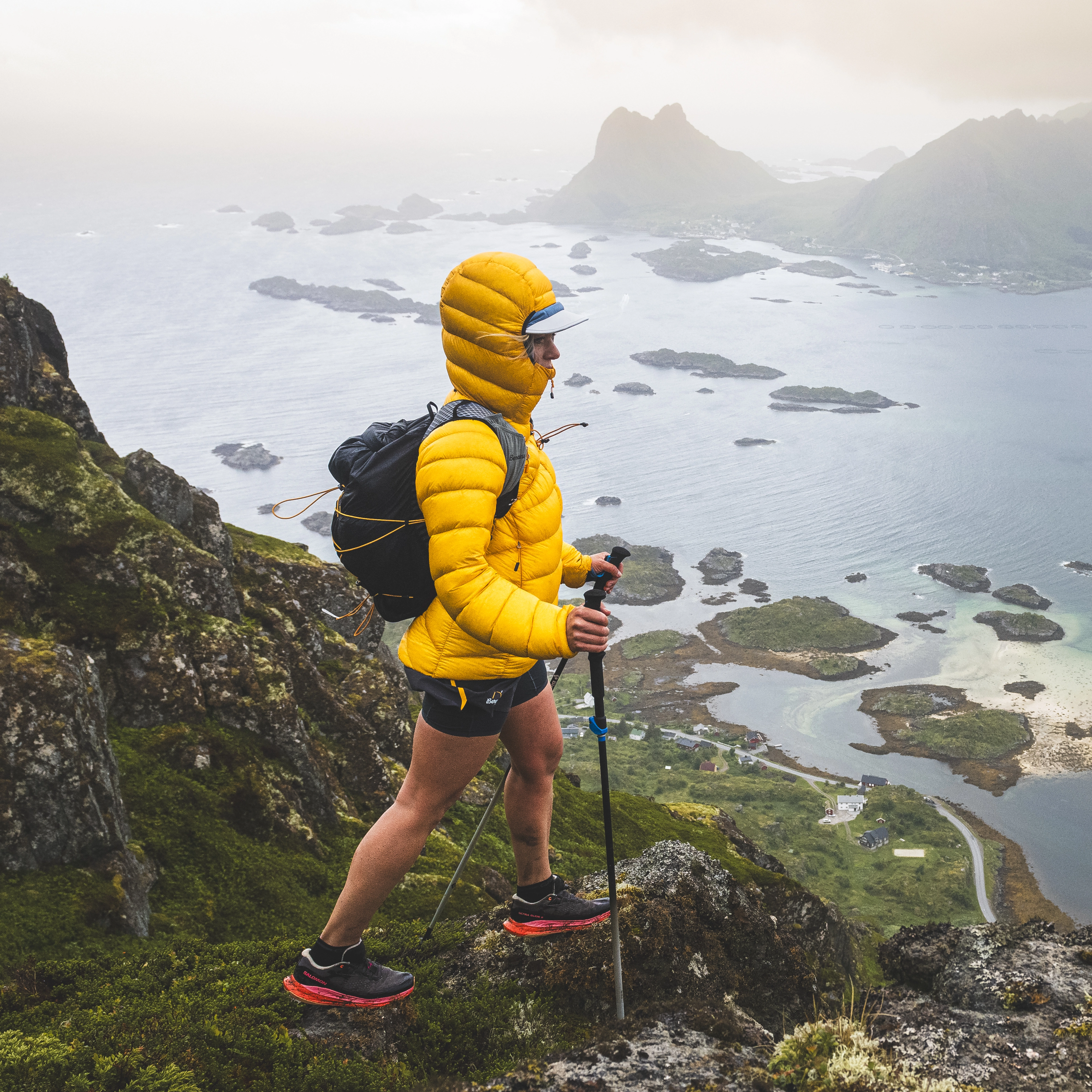 Y LightLine Weightless Down Jacket Hood Women