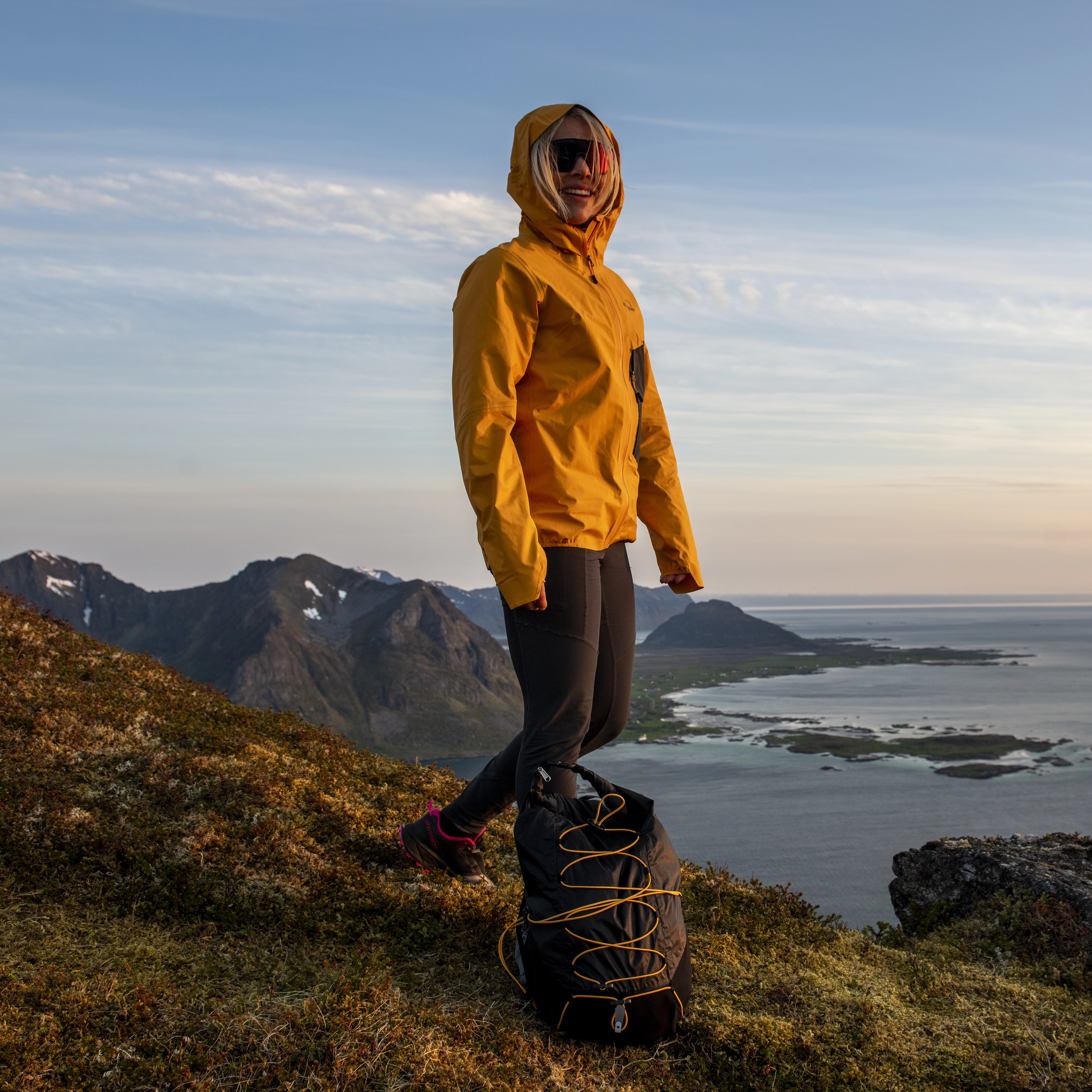 Y LightLine Weightless Down Jacket Hood Women