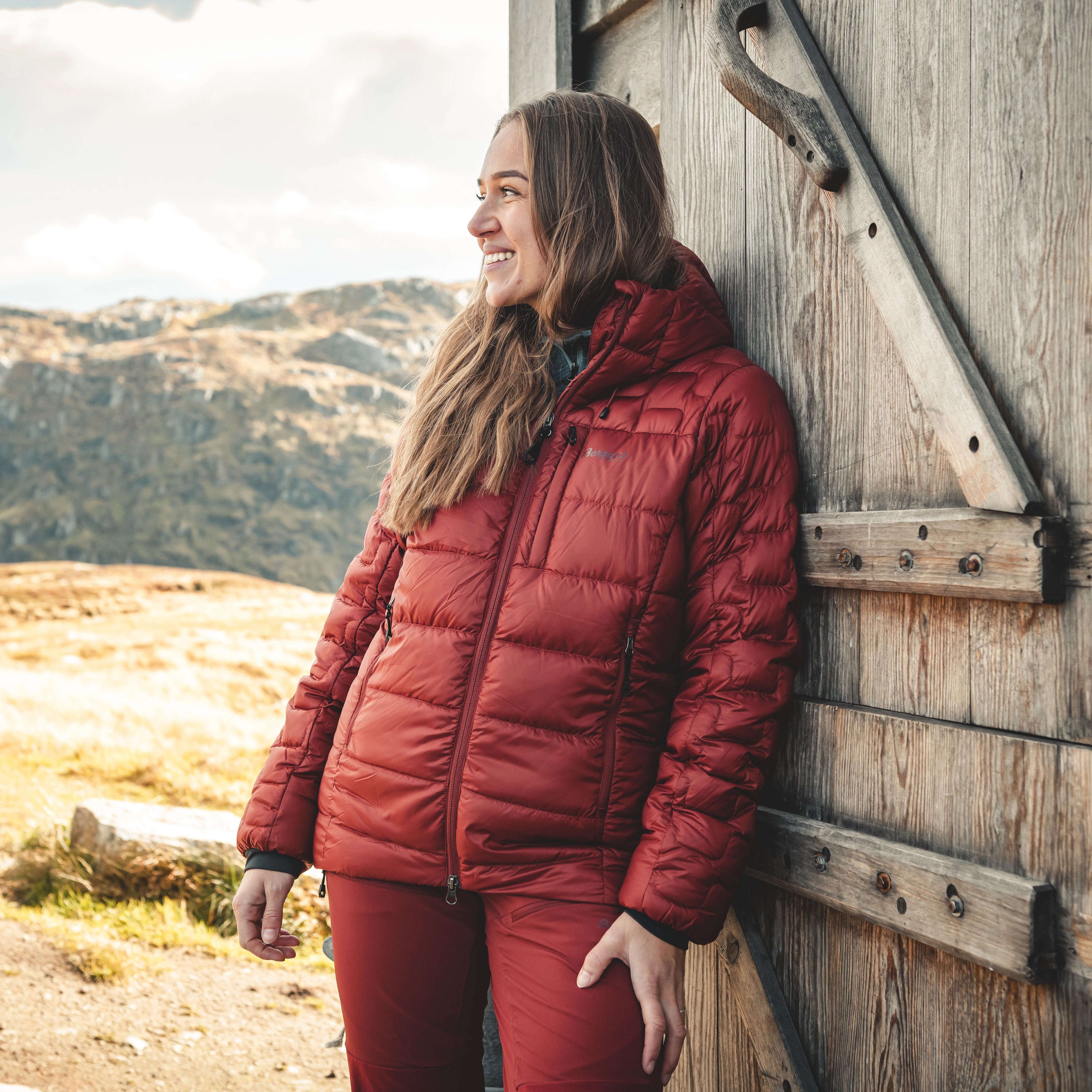 Magma Medium Down Jacket w/Hood Women