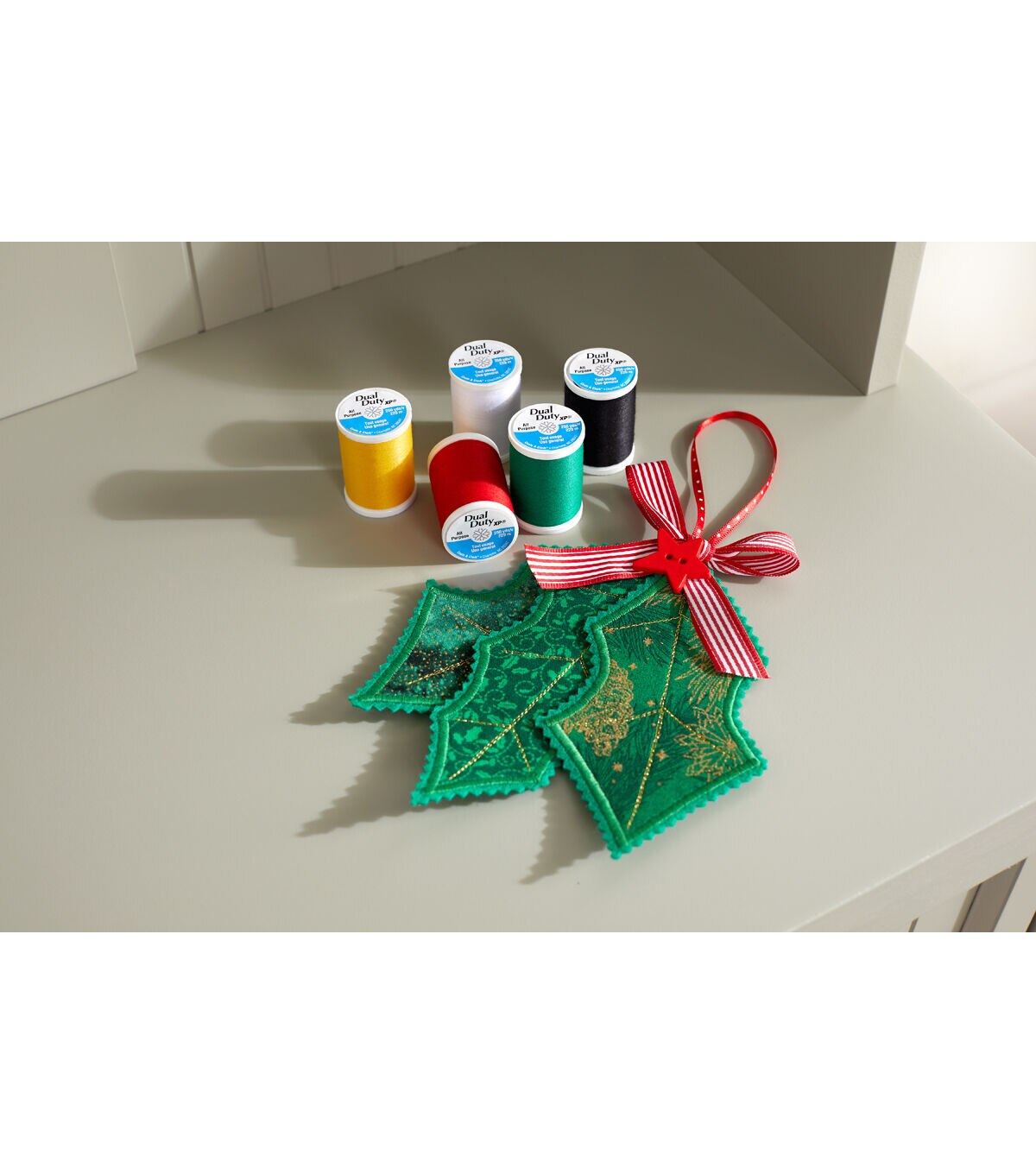 Coats & Clark Christmas 5 Pack 250yds Thread