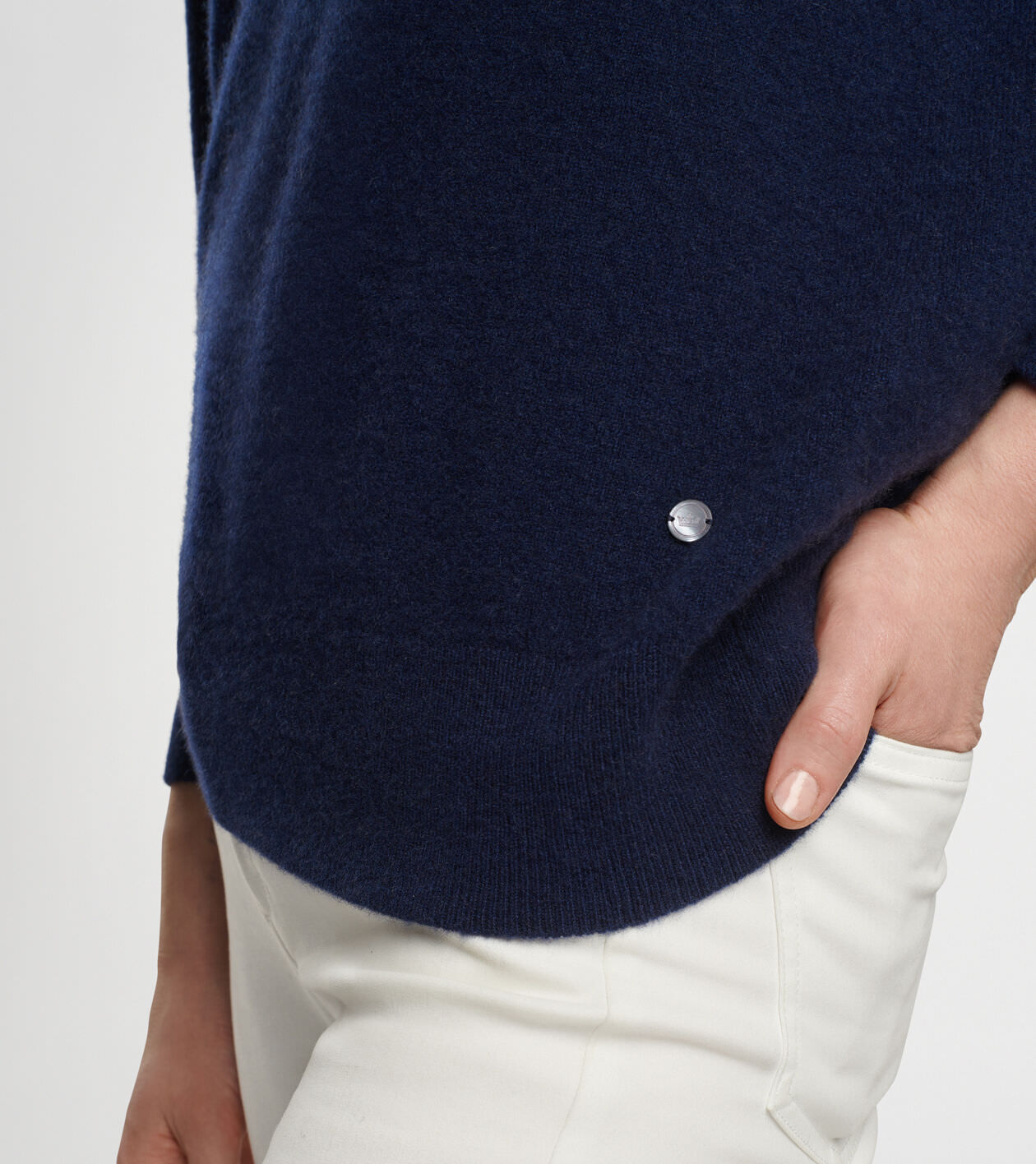 Women's Artisan Crafted Cashmere V-Neck Sweater