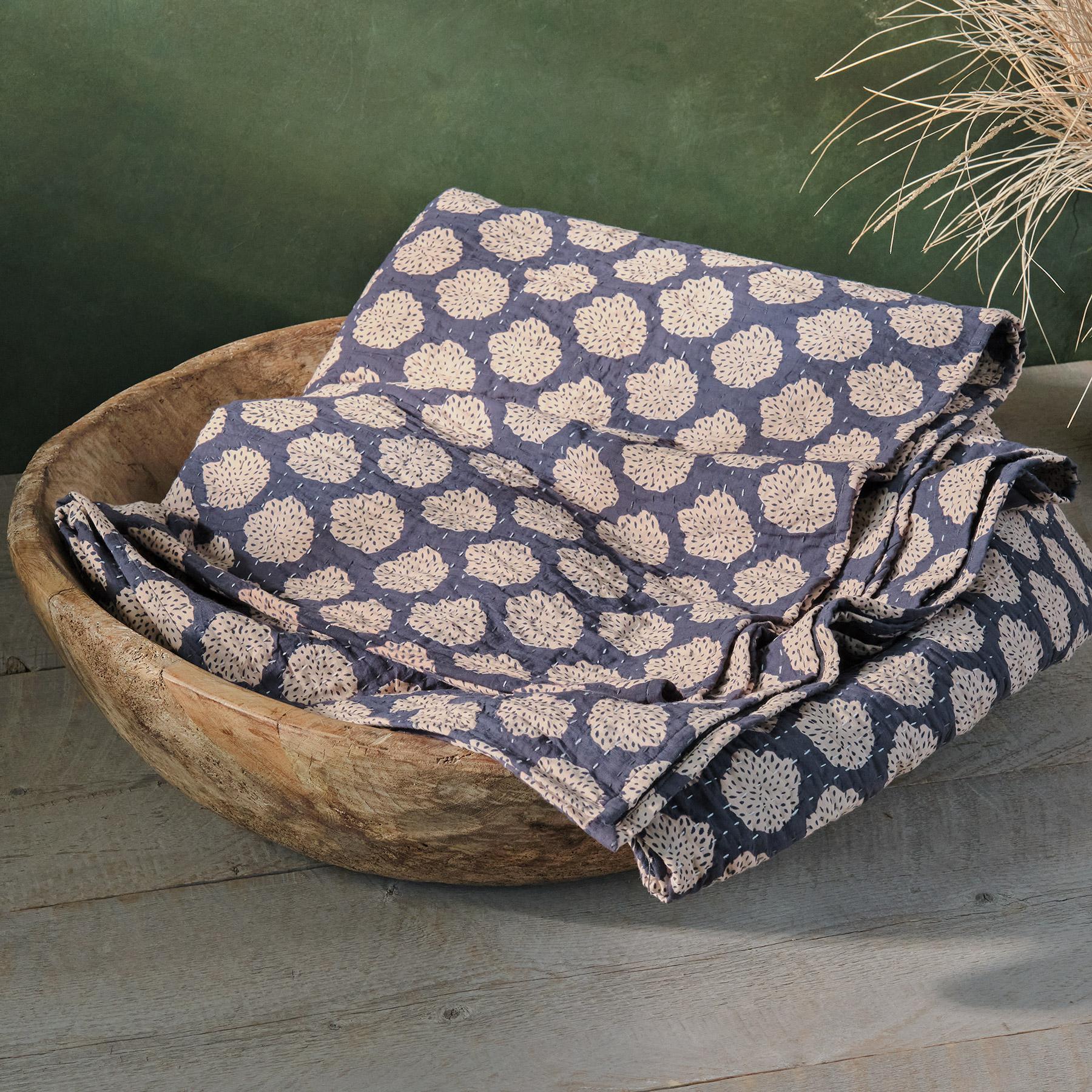 Ainee Lightweight Quilt