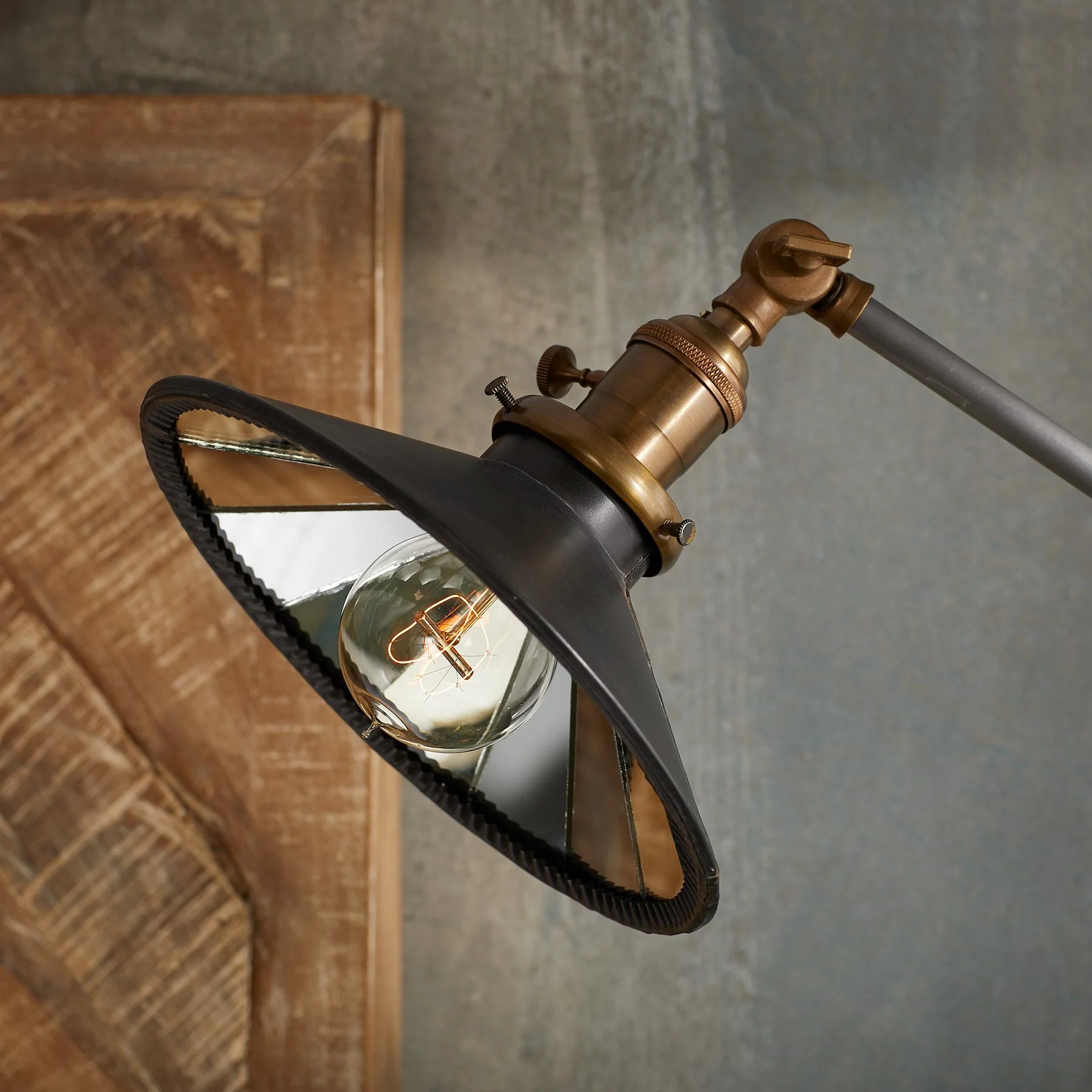 Hyrum Table Lamp