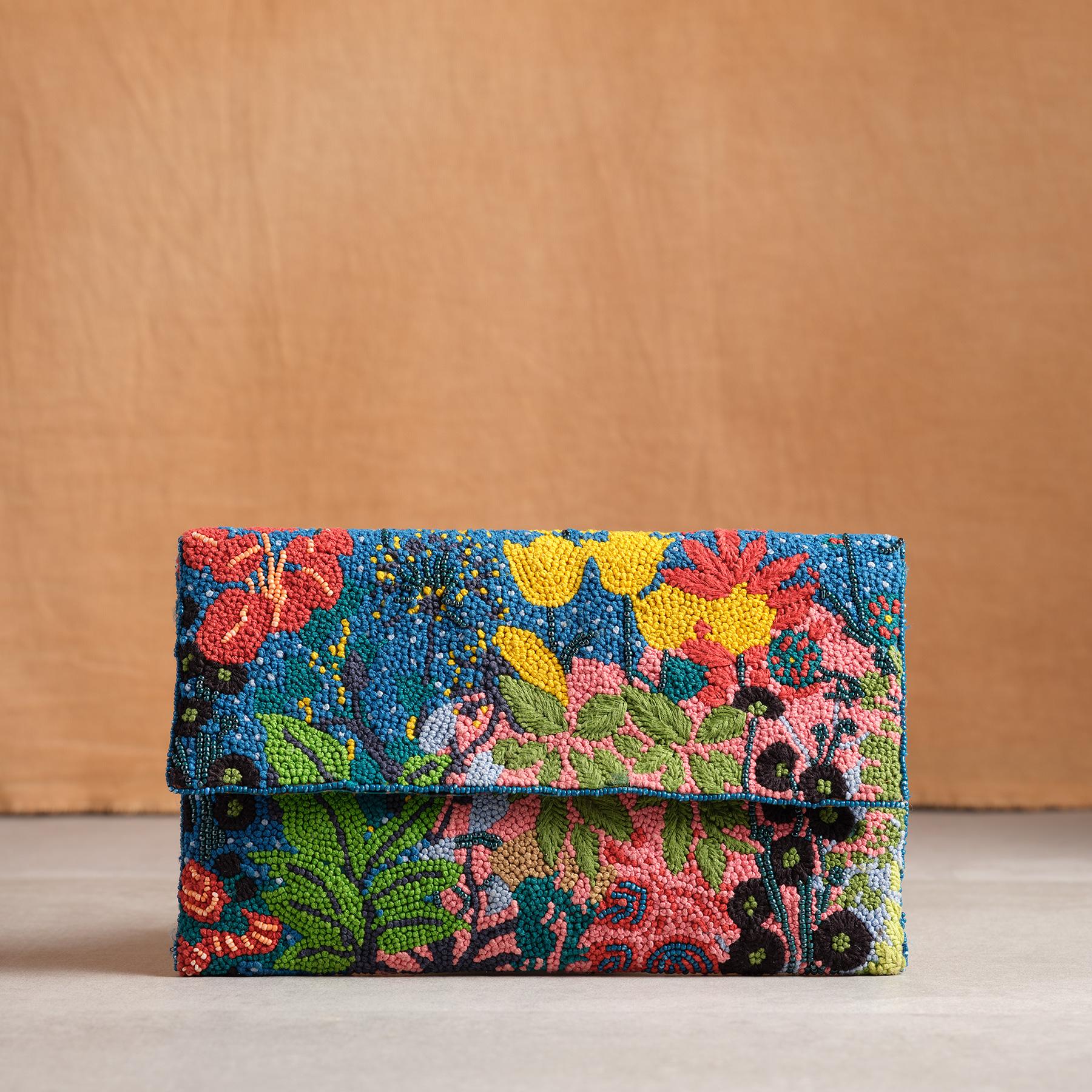 Blossoming Knotted Clutch
