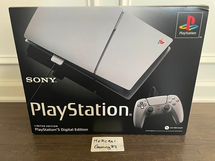 PlayStation 5 Digital Console 30th Anniversary Limited Edition 7L27 - Xoxmos
$165.00