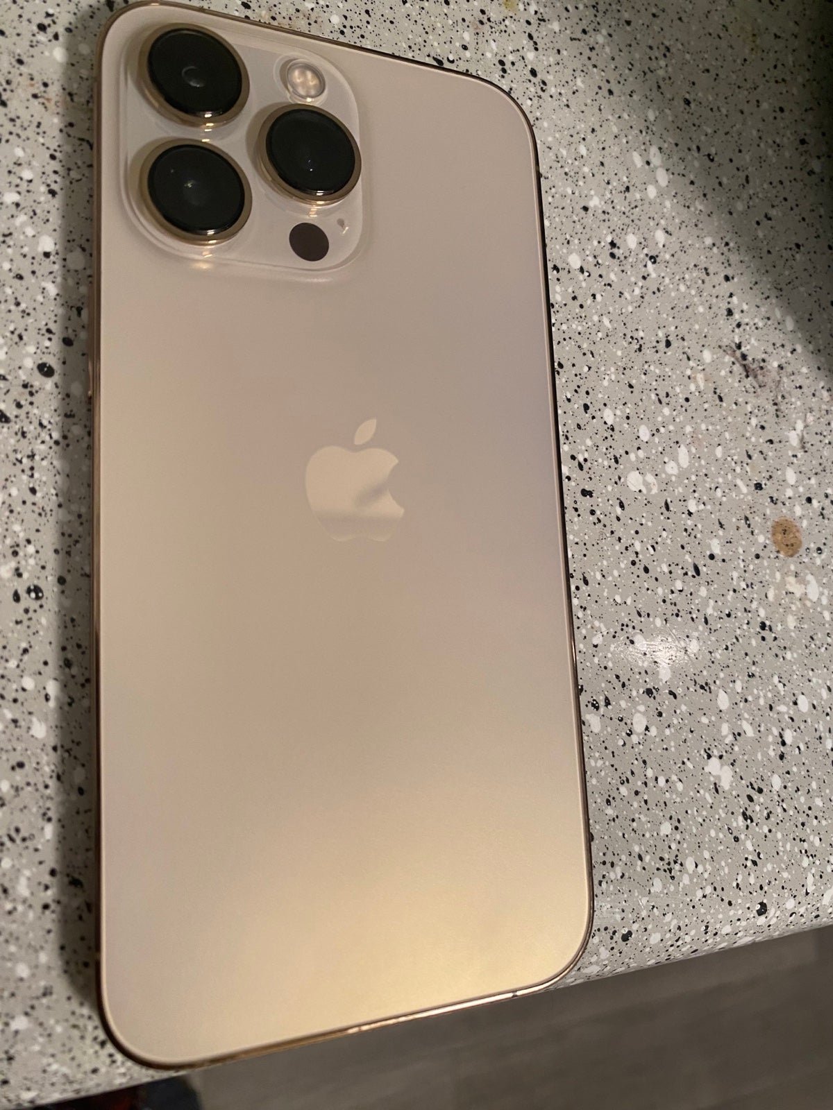 Apple iPhone 13 Pro 128 GB in Gold 2L68 - Xoxmos