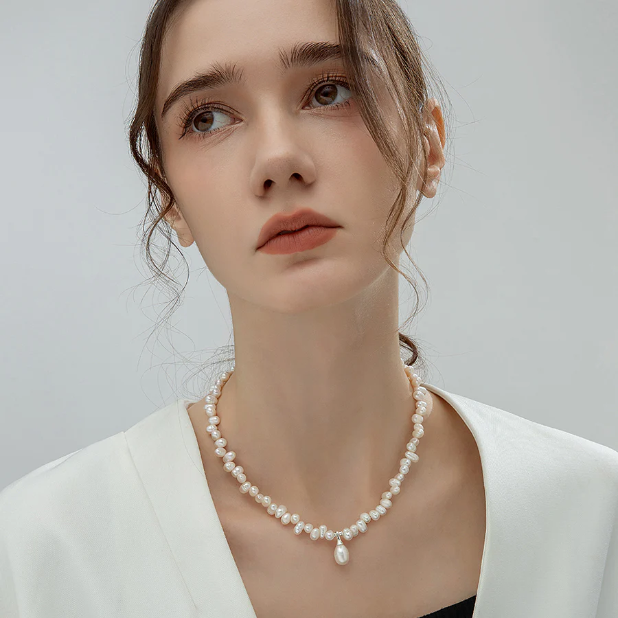 Baroque Teardrop Pendant Freshwater Pearl Necklace