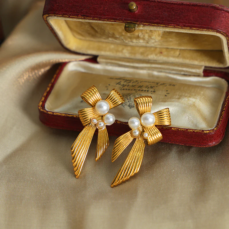 Large Bow Knot With Pearl Inlaid Earring