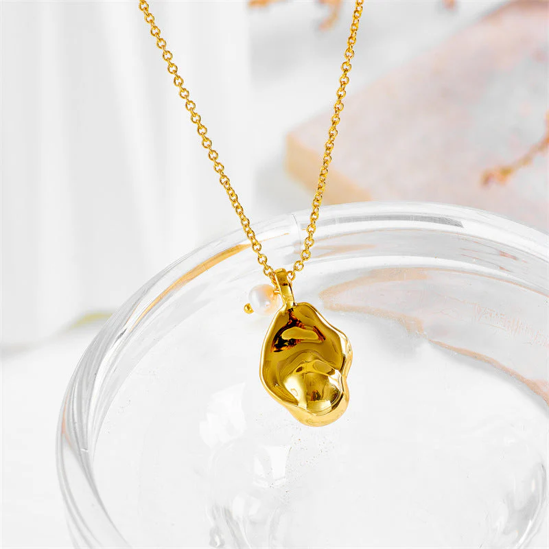 Small Pearl Pendant Necklace