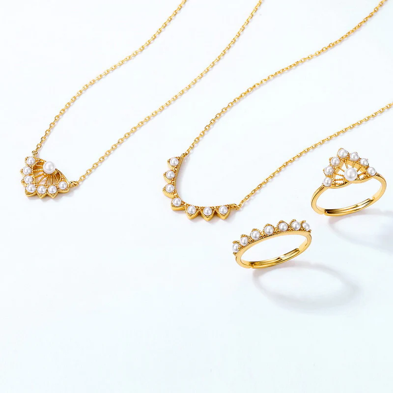 Pearl Maple Leaf Necklace