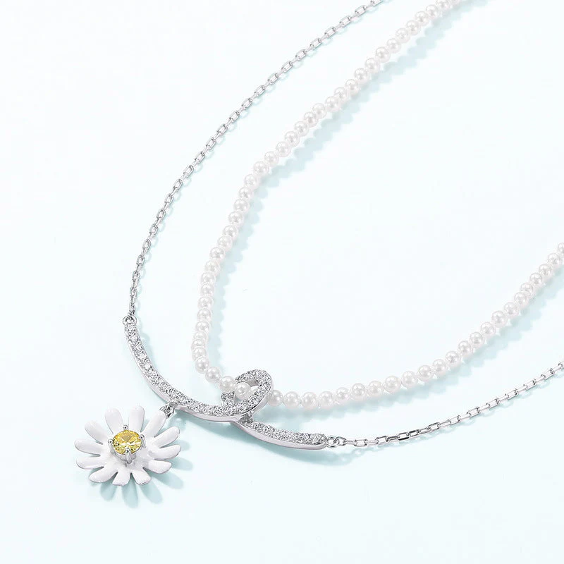 Pearl Chain And Daisy Necklace