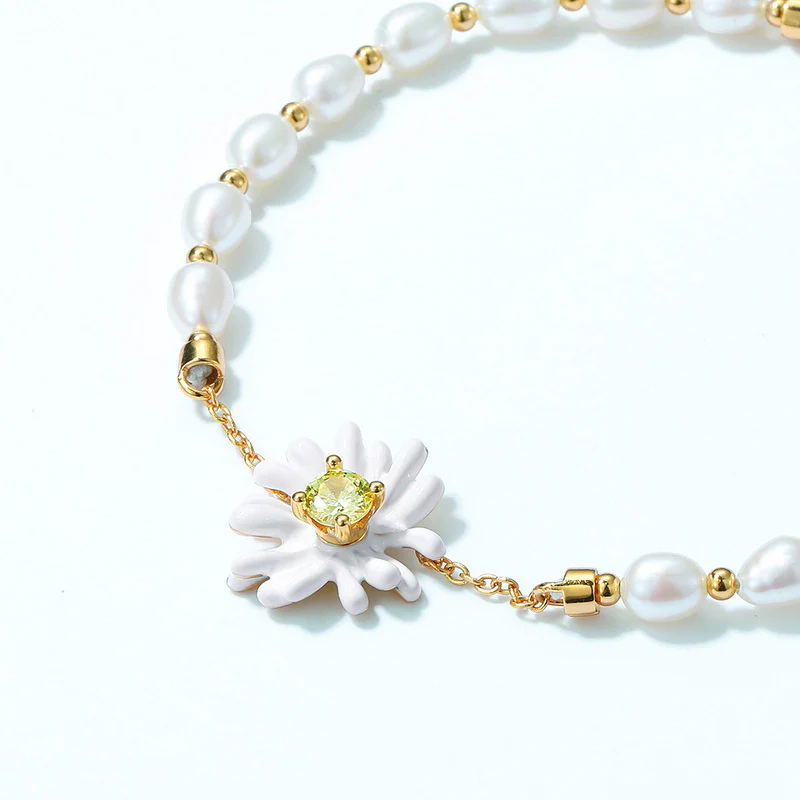 Cultured Pearl Bracelet With Little Daisy