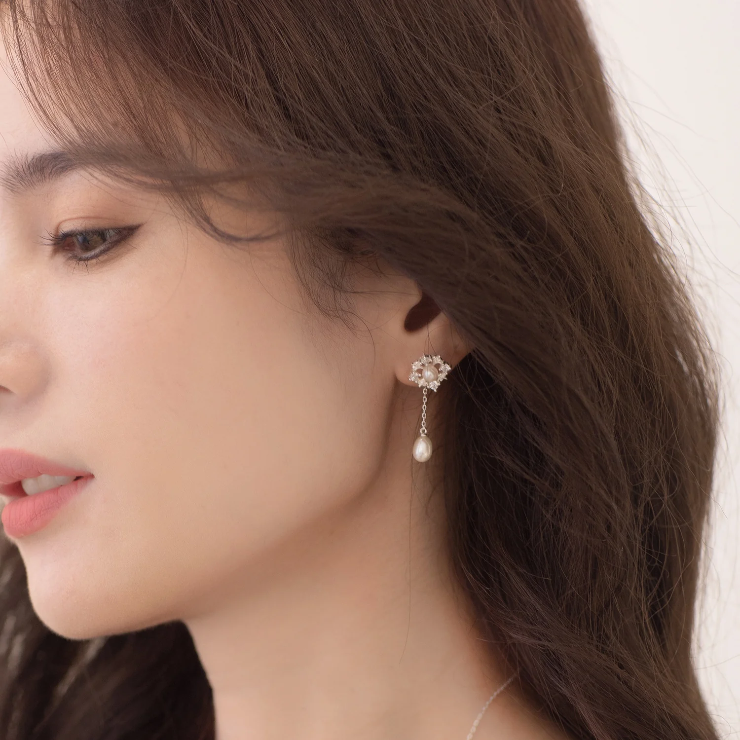 Elegant Snowflake Pearl Ring