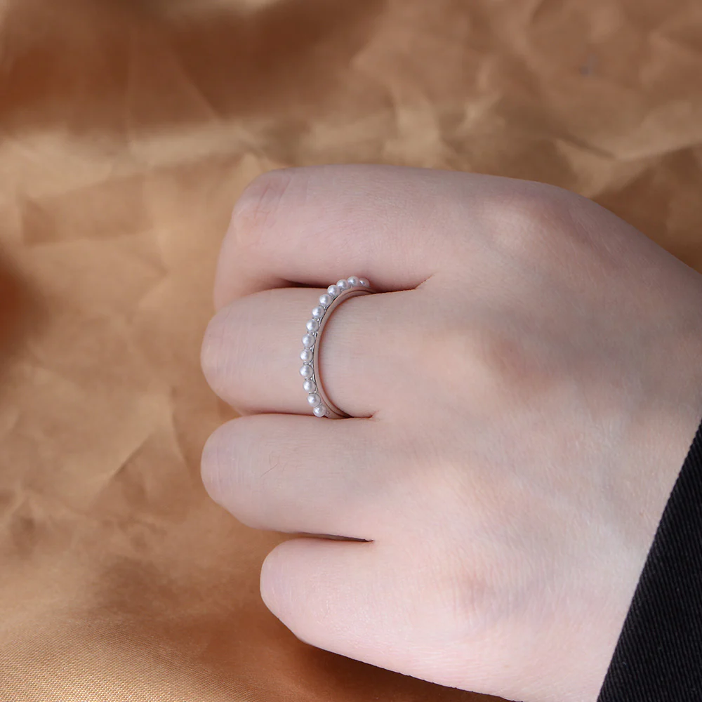 Minimalistic Pearl Ring