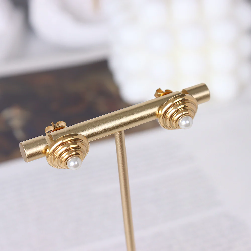 Screw Thread Tapered Pearl Stud Earring