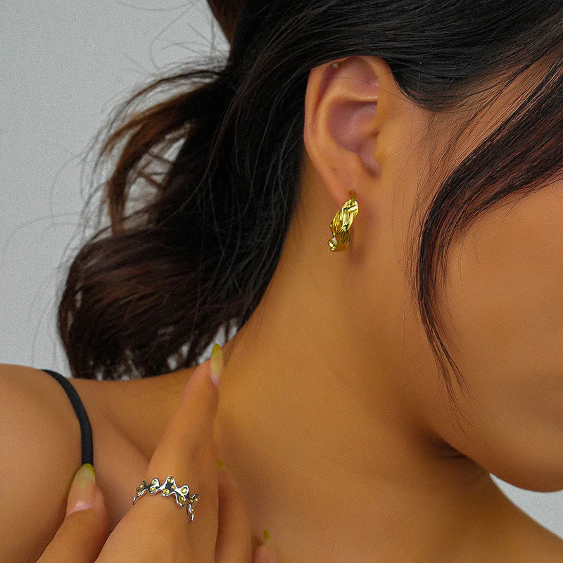 Twisted Geometric Pearl Earrings