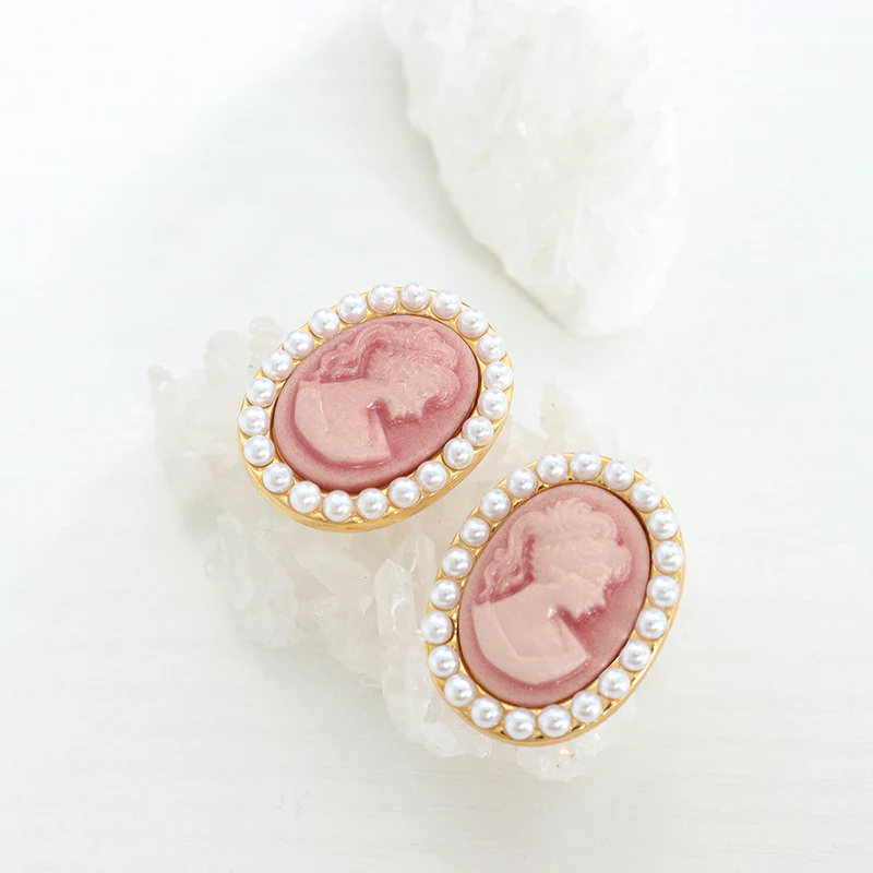 Pearl Around Girl Portrait Oval Stud Earring