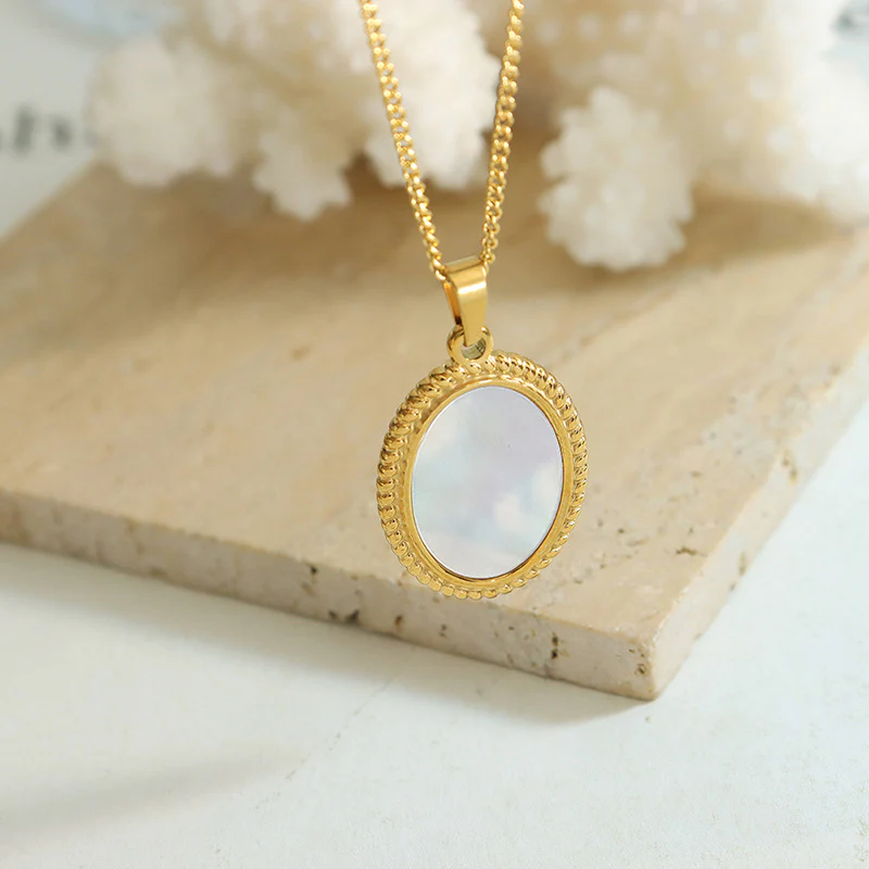 Black White Oval Mother of Pearl Pendant Necklace