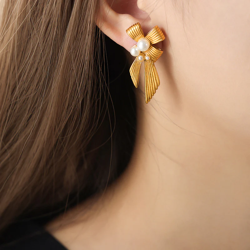 Large Bow Knot With Pearl Inlaid Earring