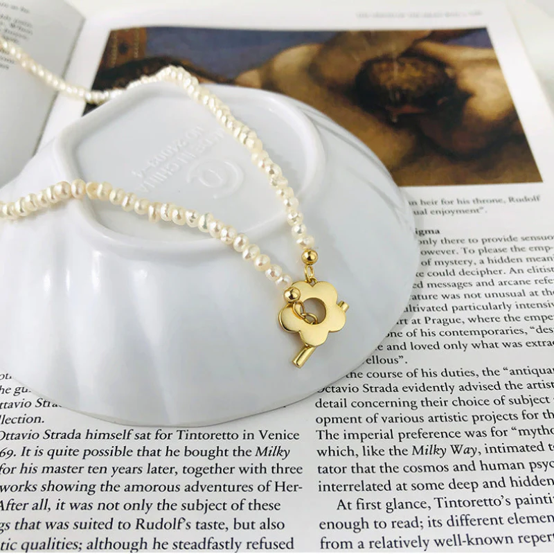 OT Clasp Loop Pendant Pearl Necklace