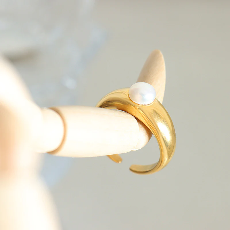 Elegant Simple Wide Pearl Ring