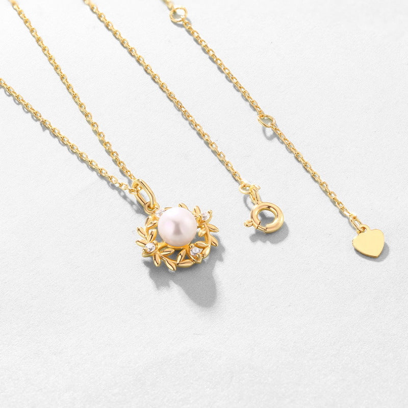 Dainty Wreath With Pearl Pendant