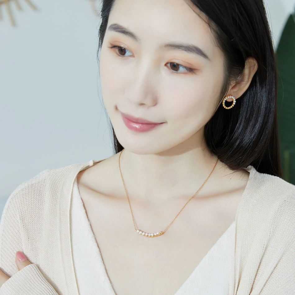 Smile Pearls Collarbone Necklace
