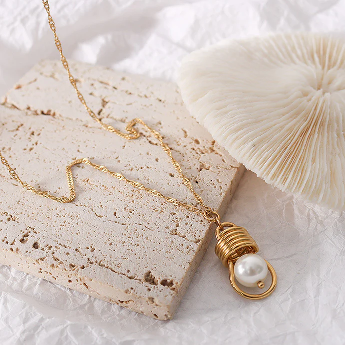 Creative Pearl Bulb Pendant Necklace