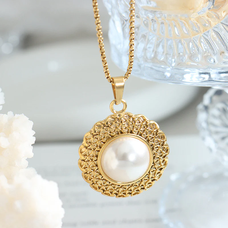 Vintage Classic Pearl Necklace and Earring Set