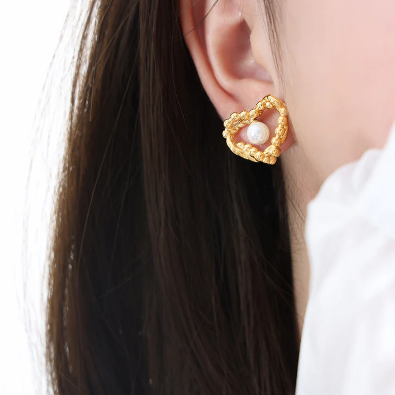 Twist Hollow Heart Pearl Earrings