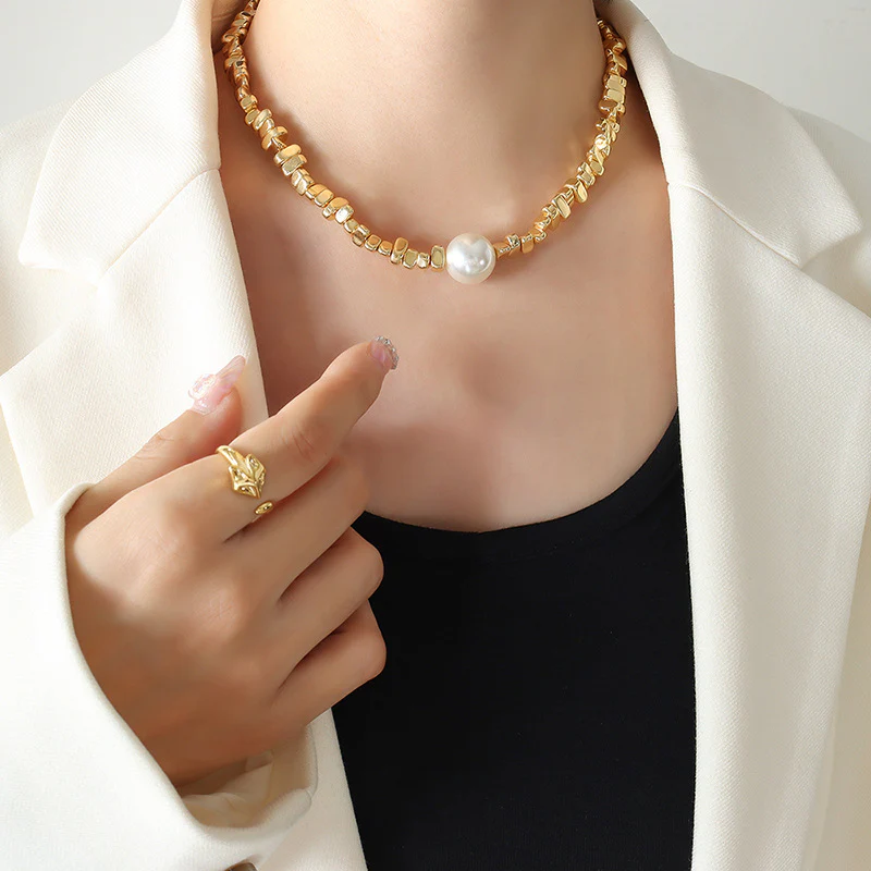 Exaggerated Irregular Gold Chain Pearl Pendant Necklace